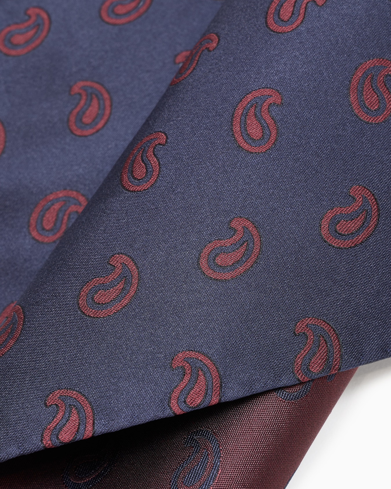 Jacquard silk pocket square Slide 1