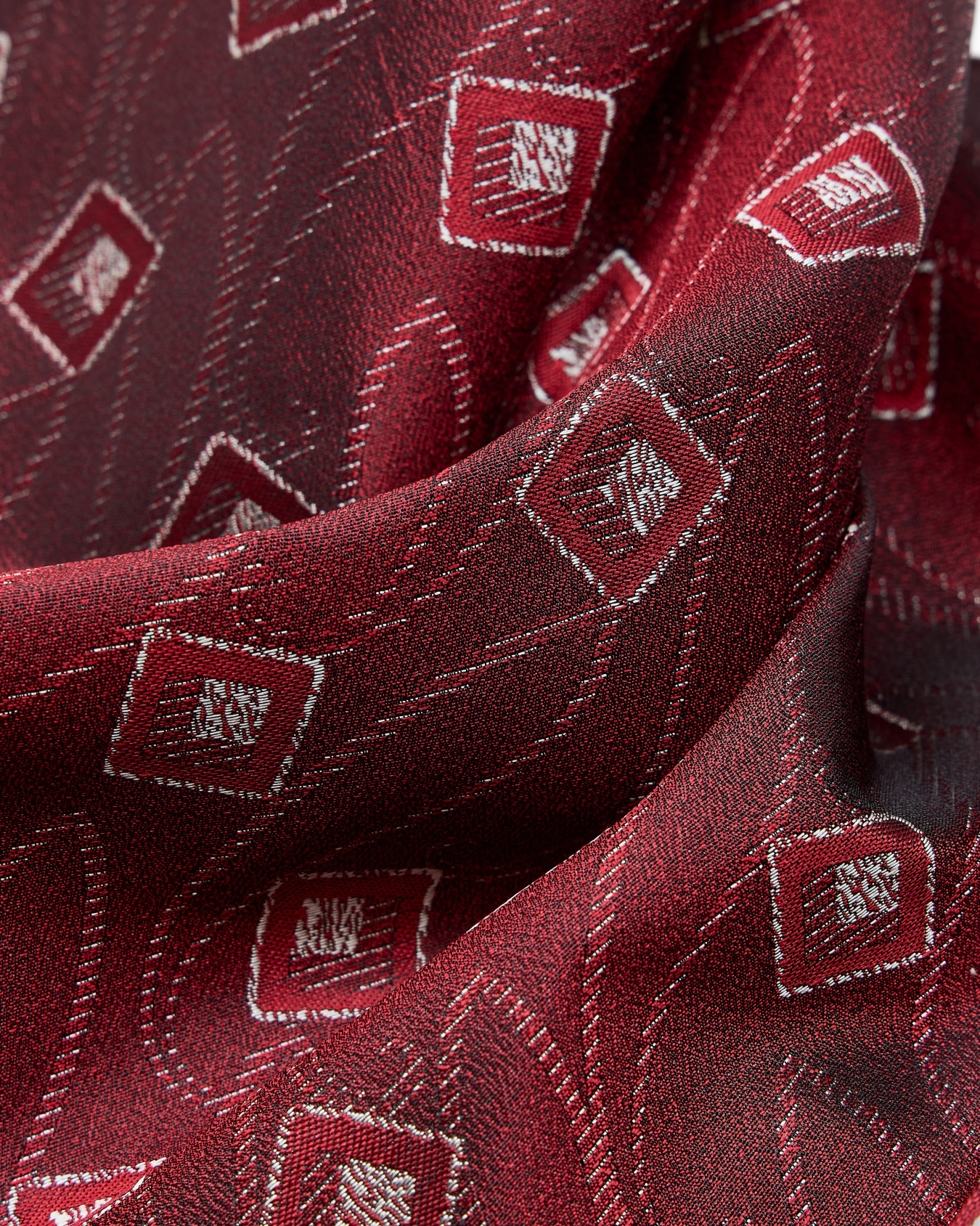 Geometric silk jacquard pocket square Slide 1