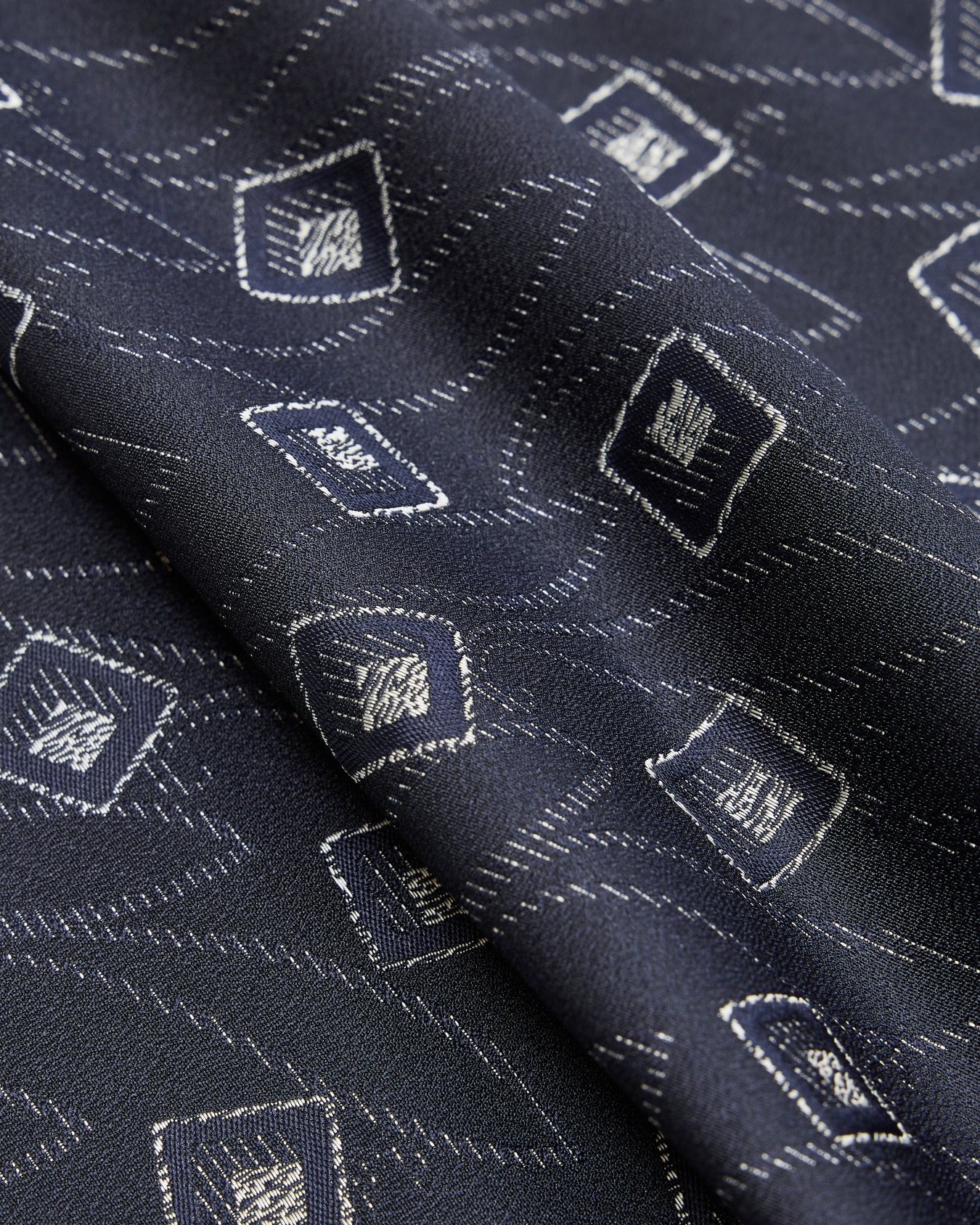 ポケットチーフ シルク 幾何学ジャカード スライドする 1