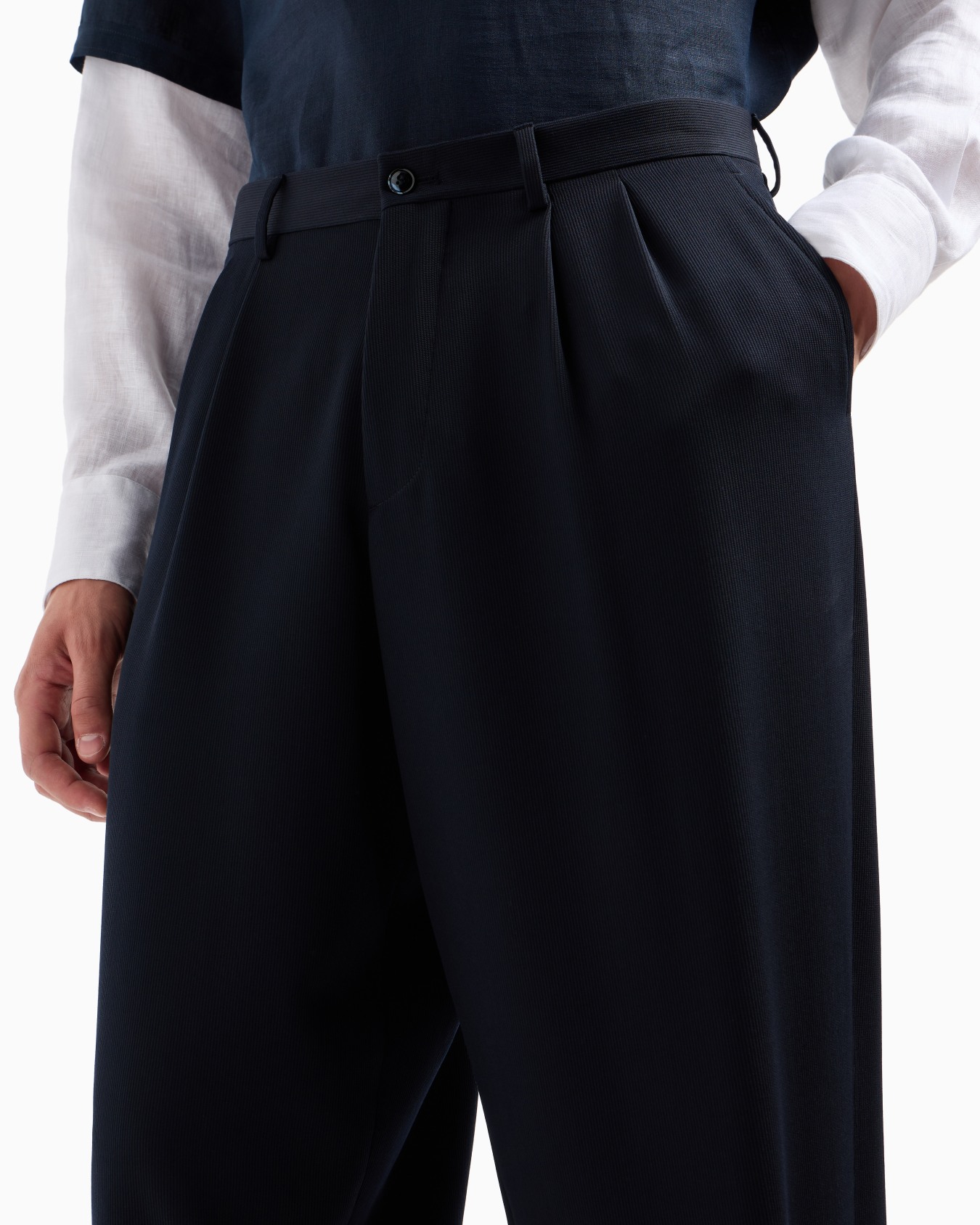 Pantalon à deux pinces en laine vierge canneté Diapositive 4