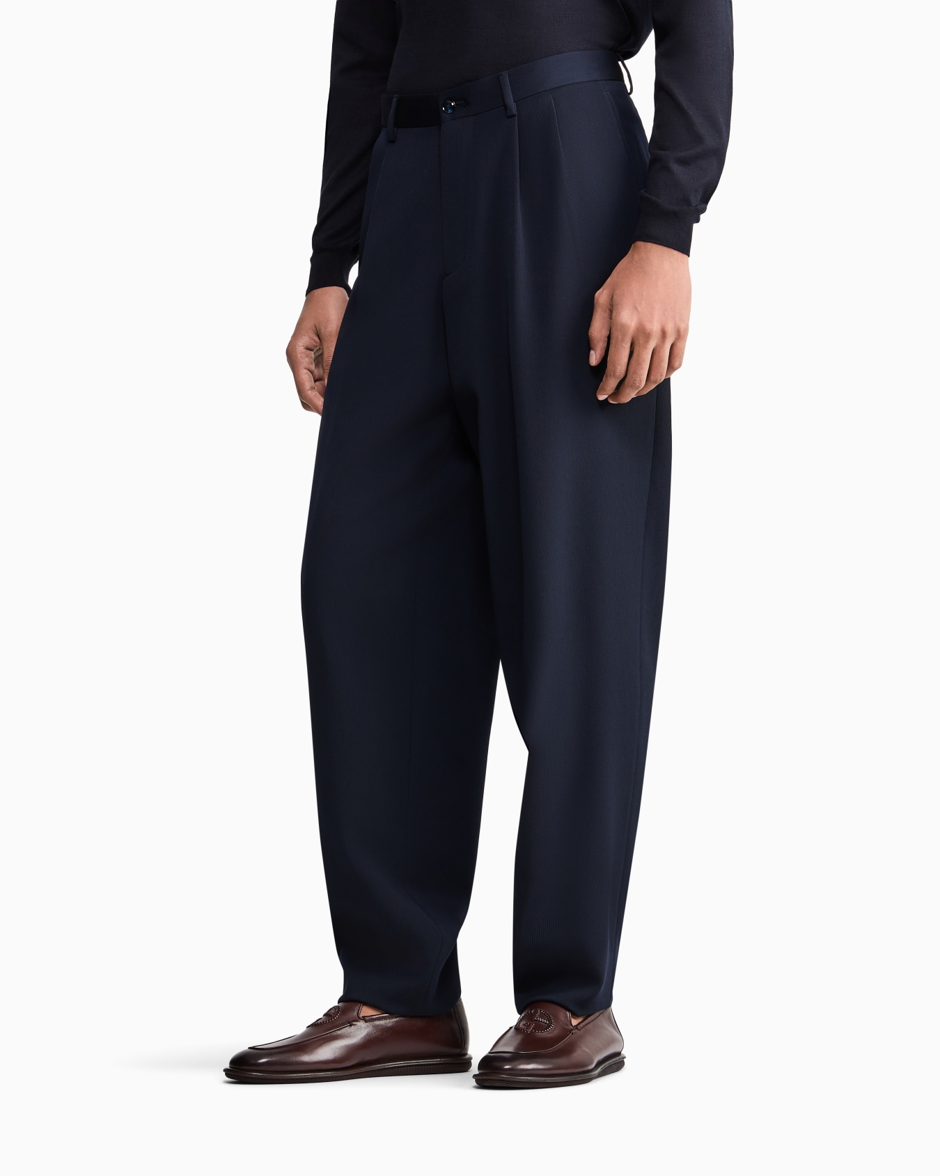 Double-pleat trousers in virgin wool canneté Slide 3