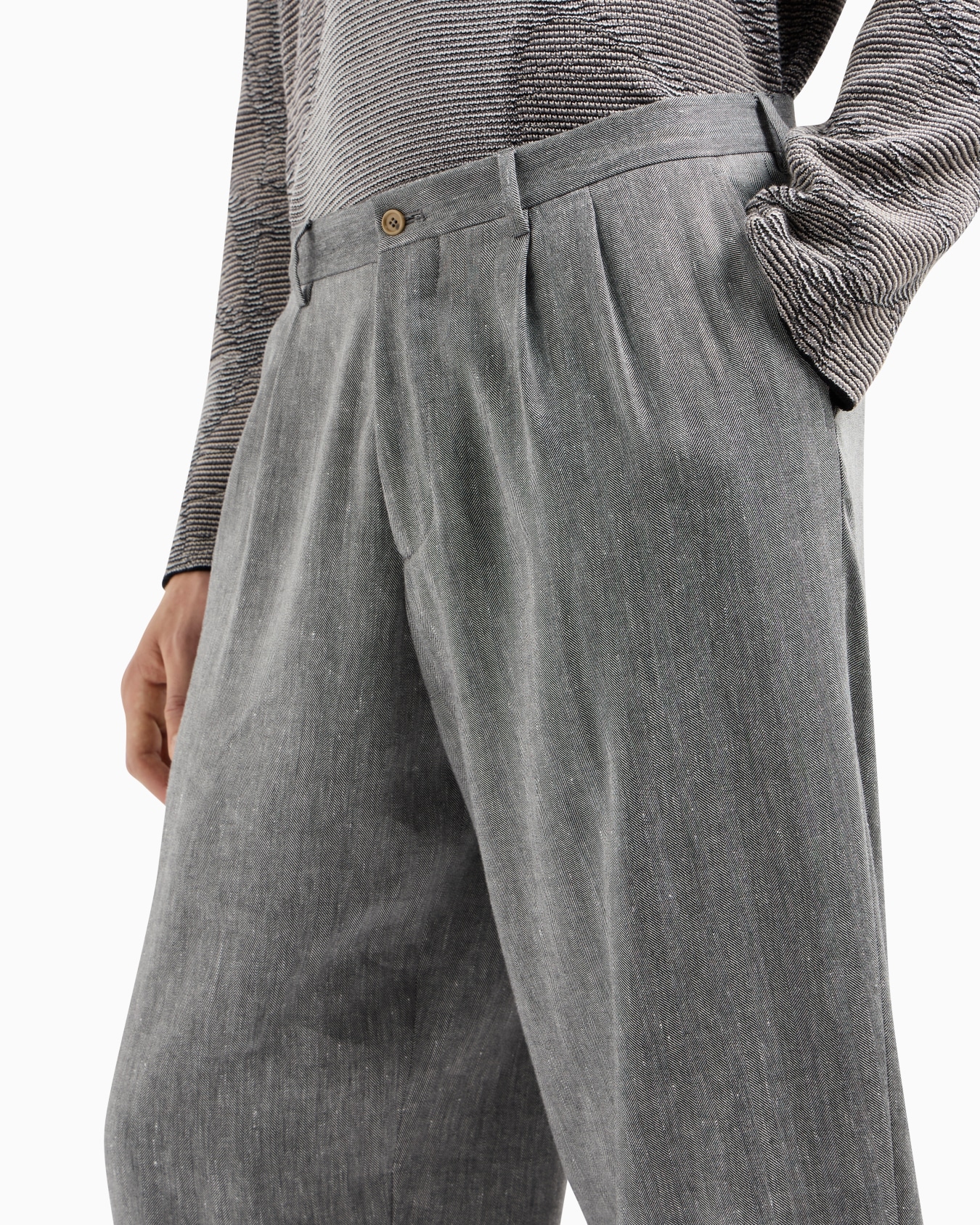 Double-pleat trousers in chevron linen and virgin wool Slide 5