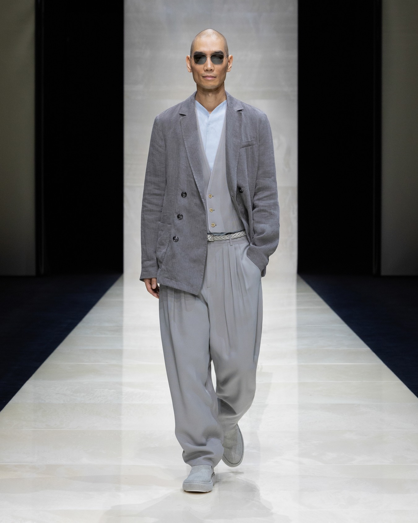 Double-pleat trousers in a micro-textured viscose blend Slide 7