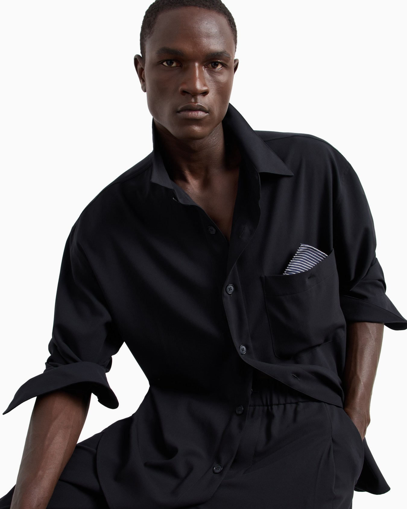 Single-pleat, pure virgin wool crêpe trousers Slide 6