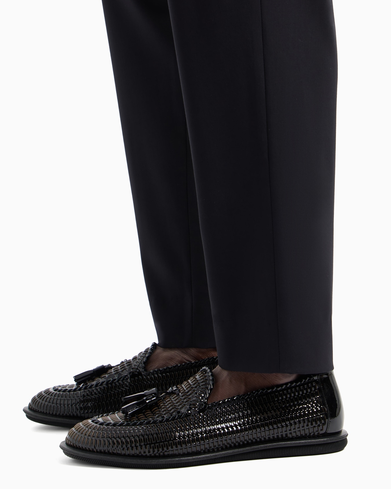Single-pleat, pure virgin wool crêpe trousers Slide 7