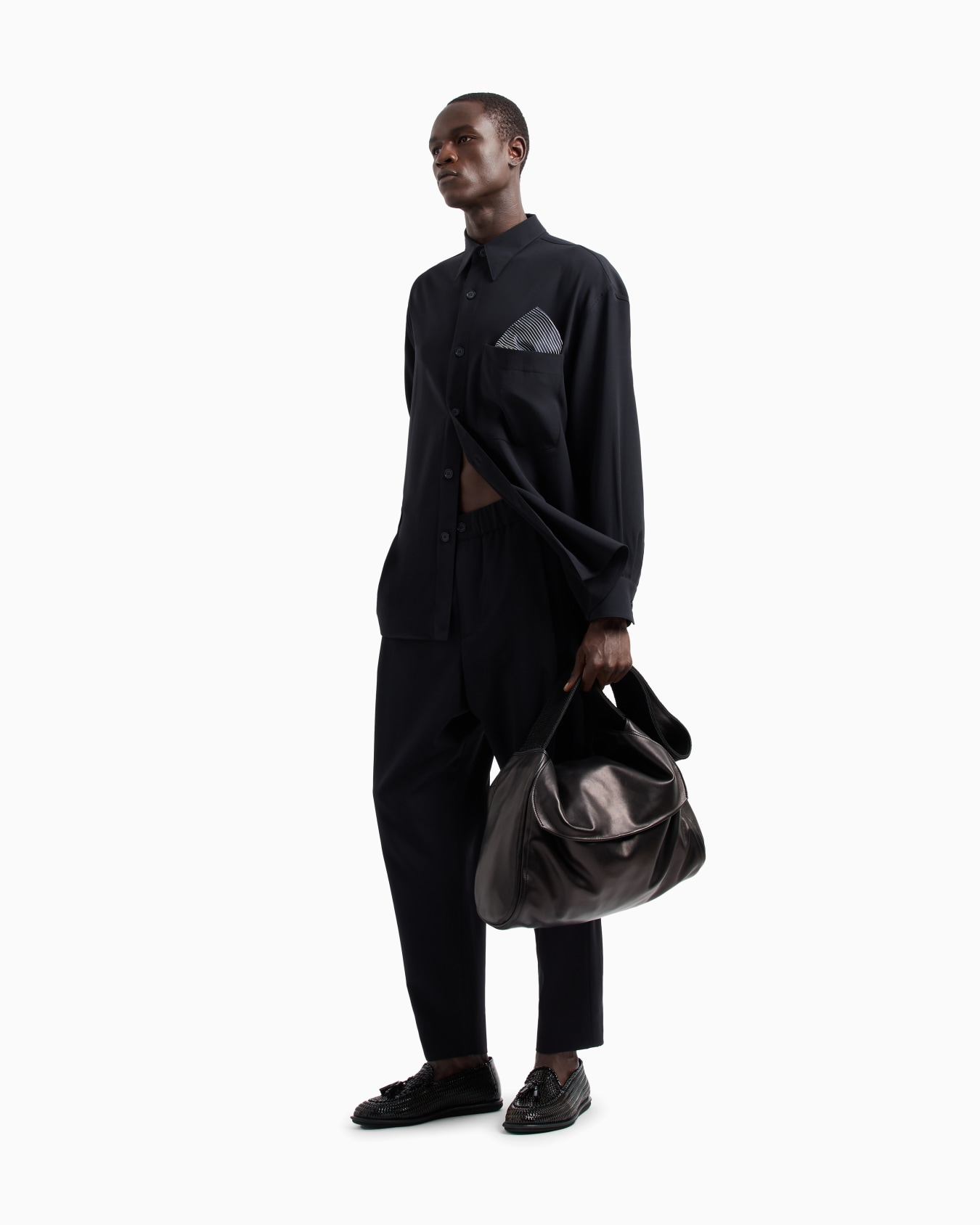 Single-pleat, pure virgin wool crêpe trousers Slide 2