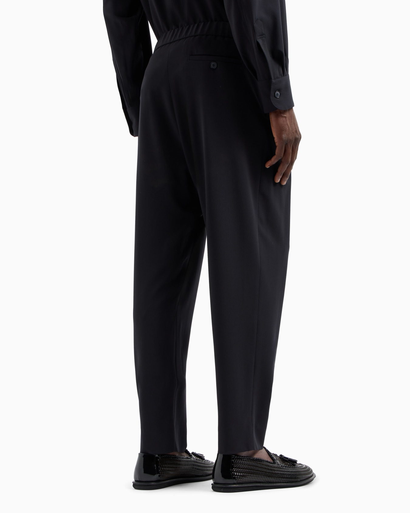 Single-pleat, pure virgin wool crêpe trousers Slide 3