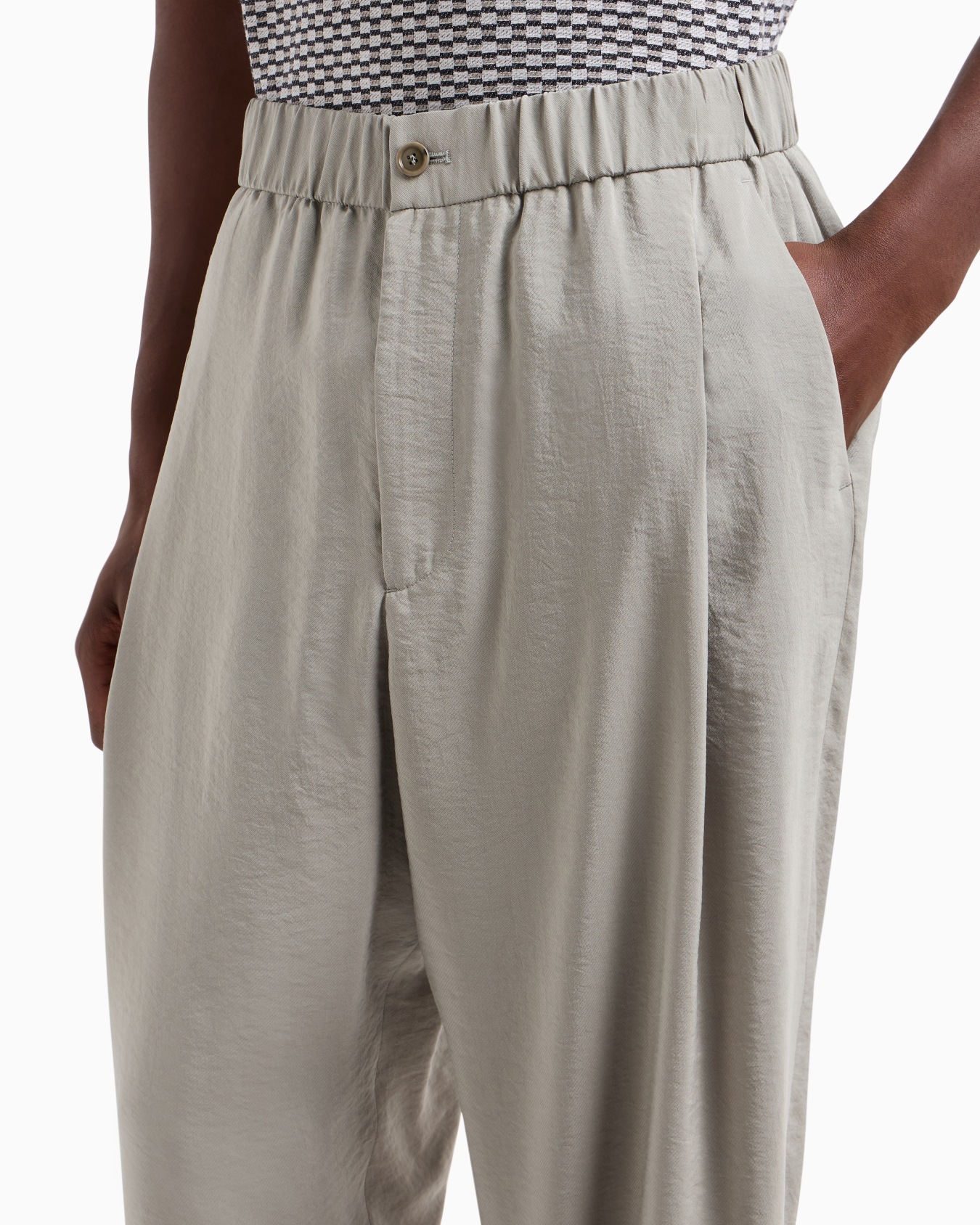 Washed, silk-blend, single-pleat trousers Slide 4
