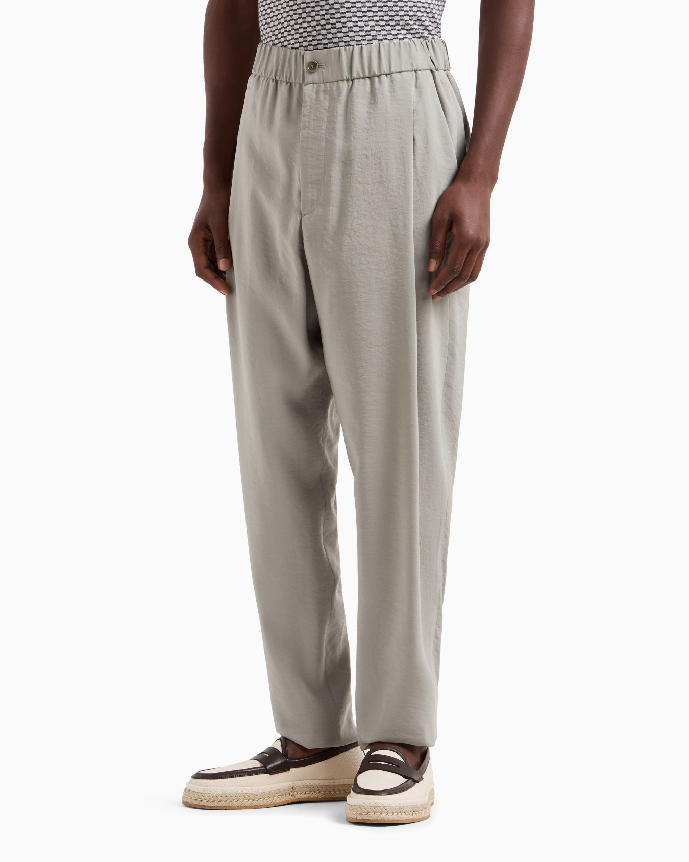 Washed, silk-blend, single-pleat trousers Slide 3