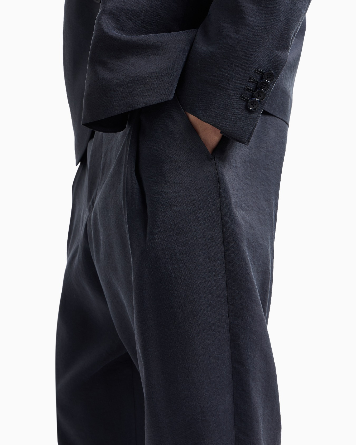 Pantalones con una pinza en mezcla de seda lavada Diapositiva 4