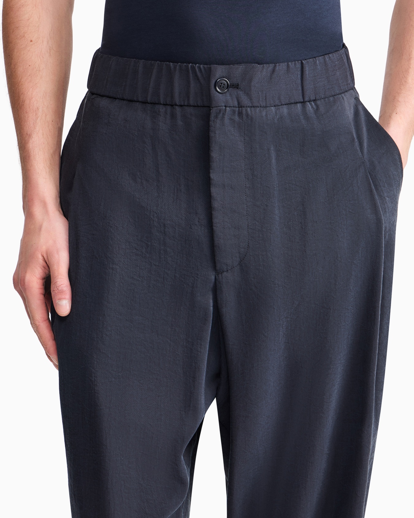 Pantaloni a una pince in misto seta lavata Slide 6