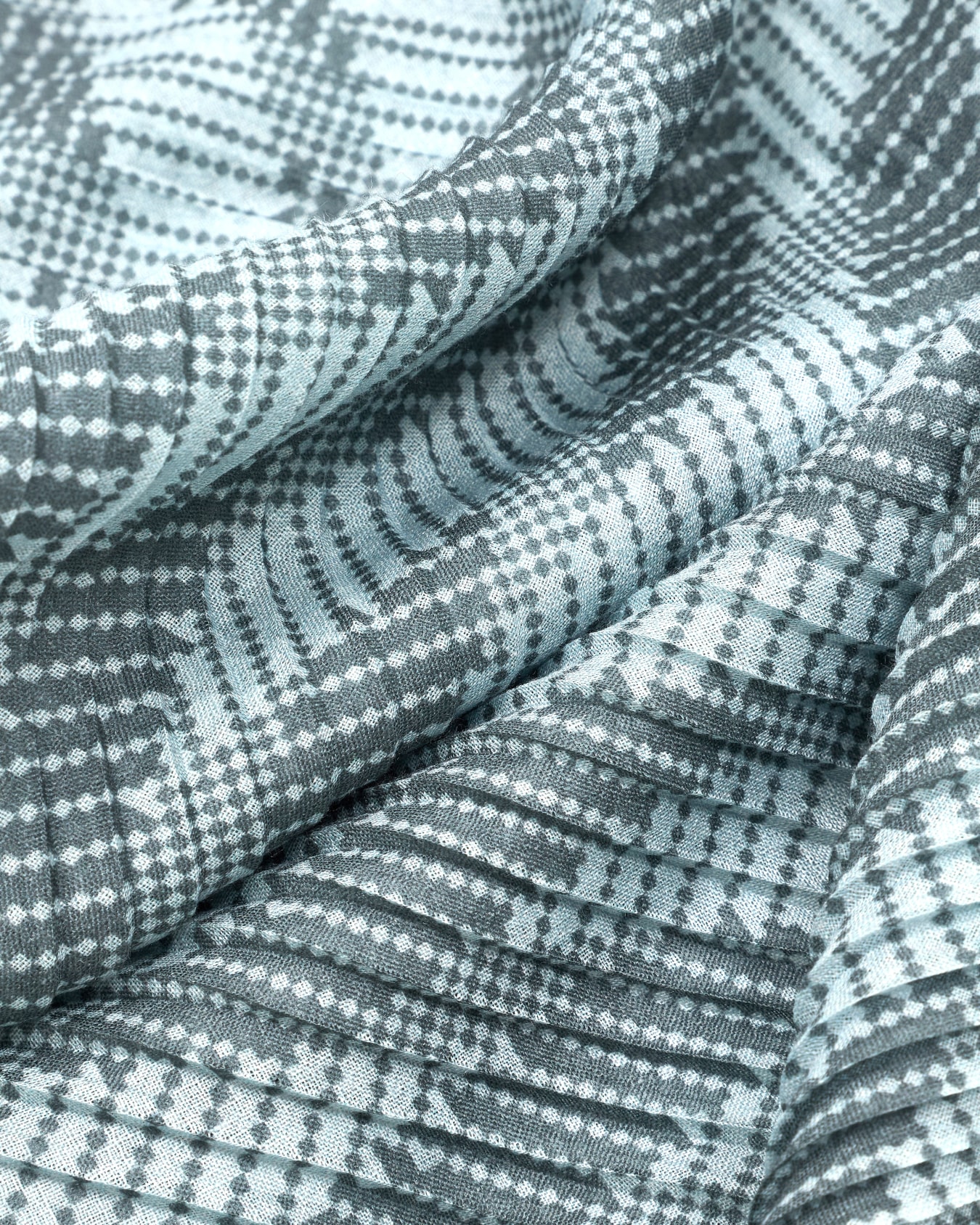 Pleated cashmere scarf Slide 1