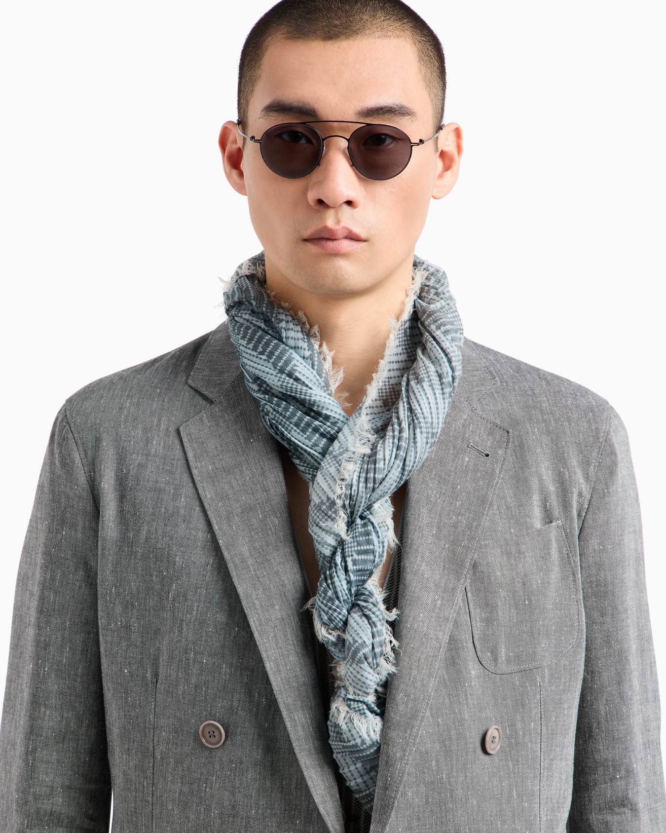 Pleated cashmere scarf Slide 2