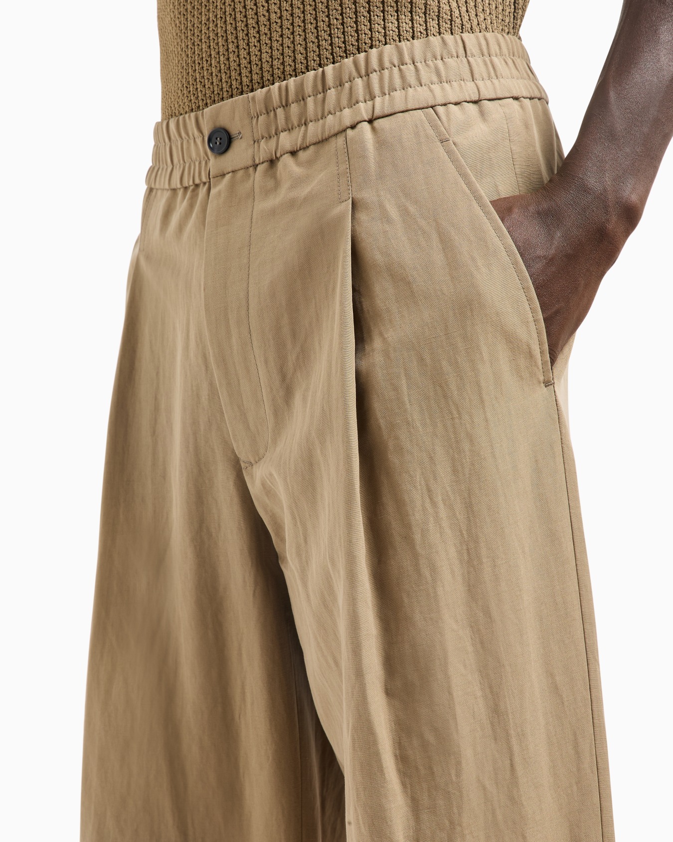 Single-pleat cotton and linen trousers Slide 5