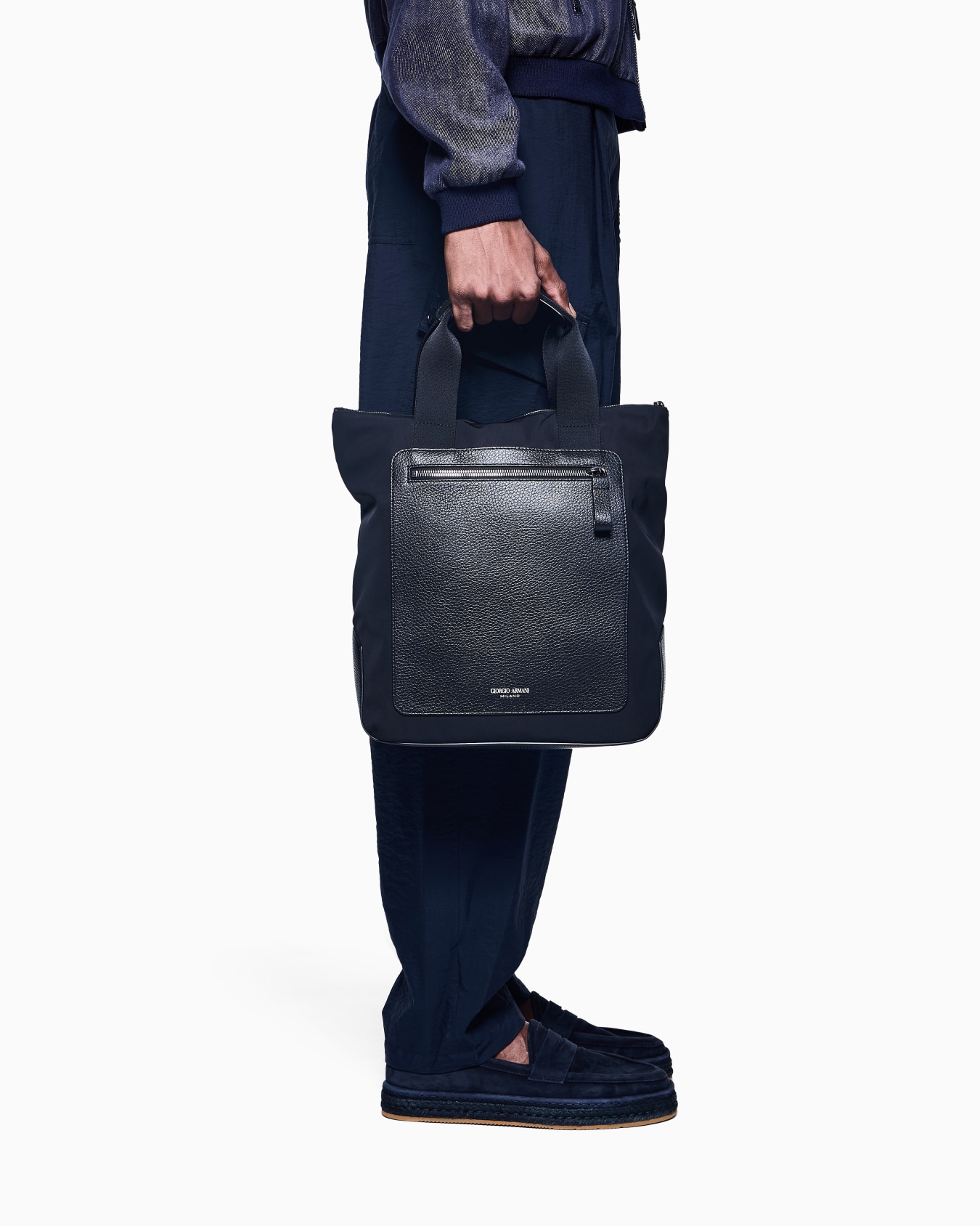 Small shopper bag in recycled nylon and pebbled leather Slide 5