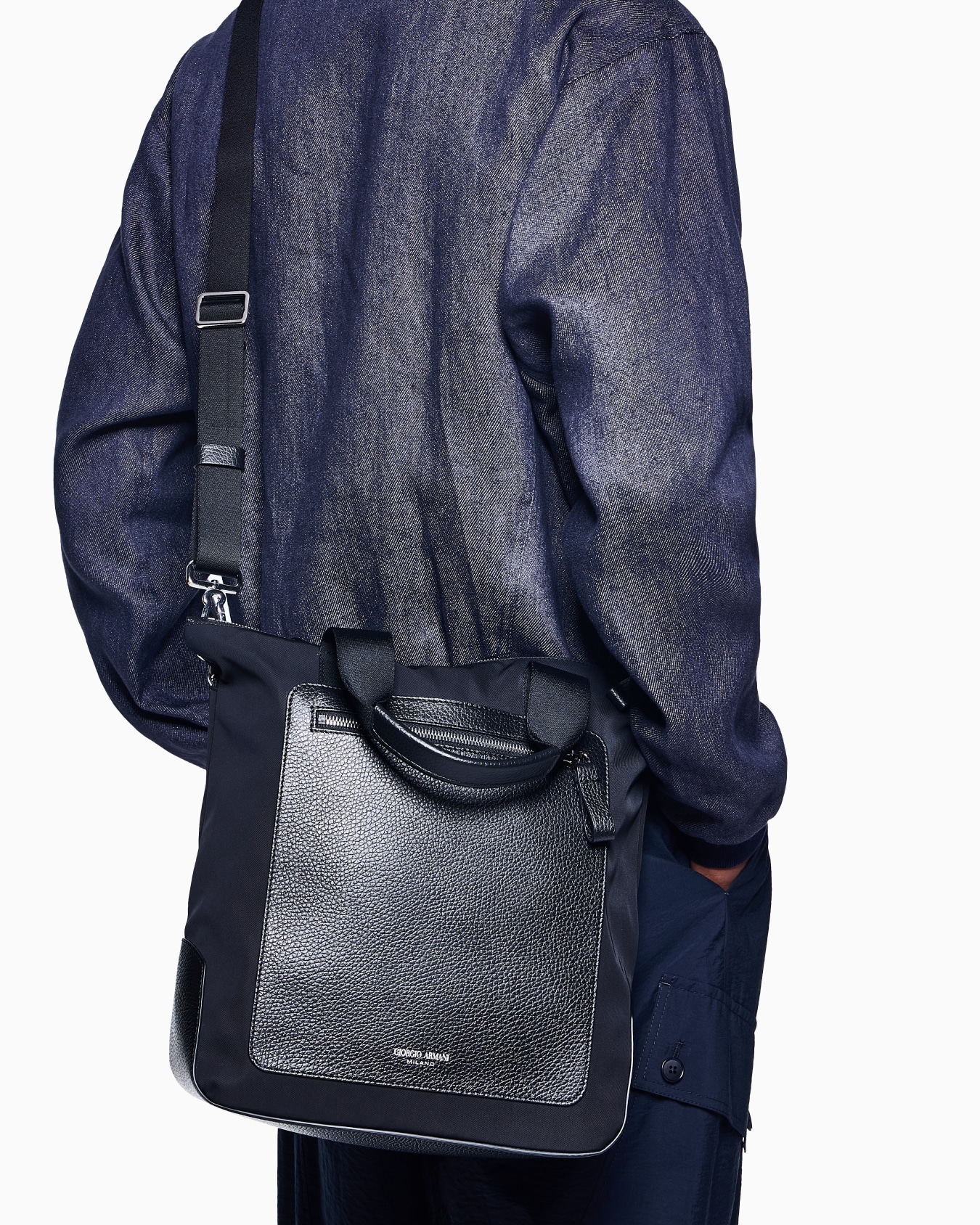 Small shopper bag in recycled nylon and pebbled leather Slide 6