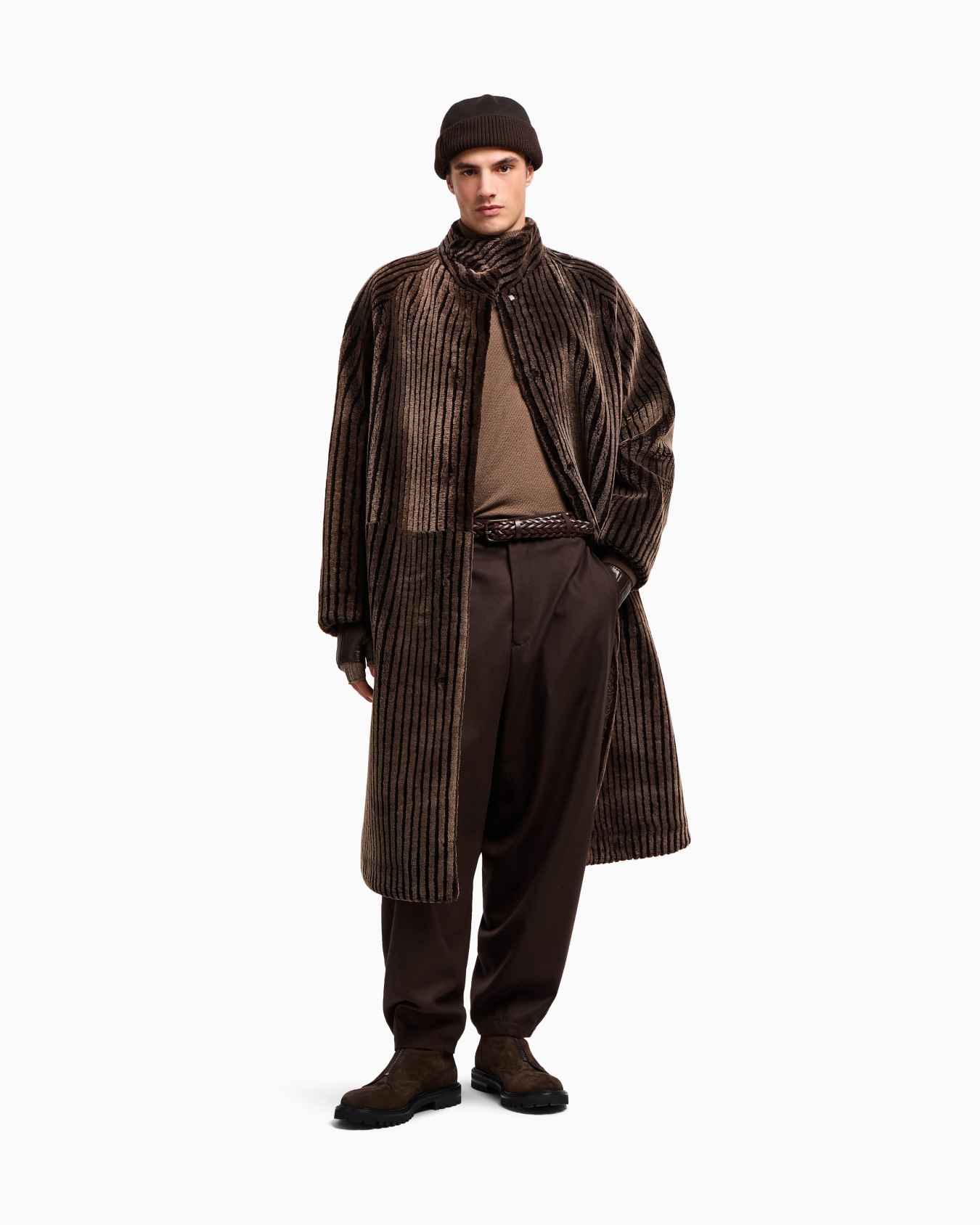 Flat-front trousers in lightweight wool cloth Slide 2
