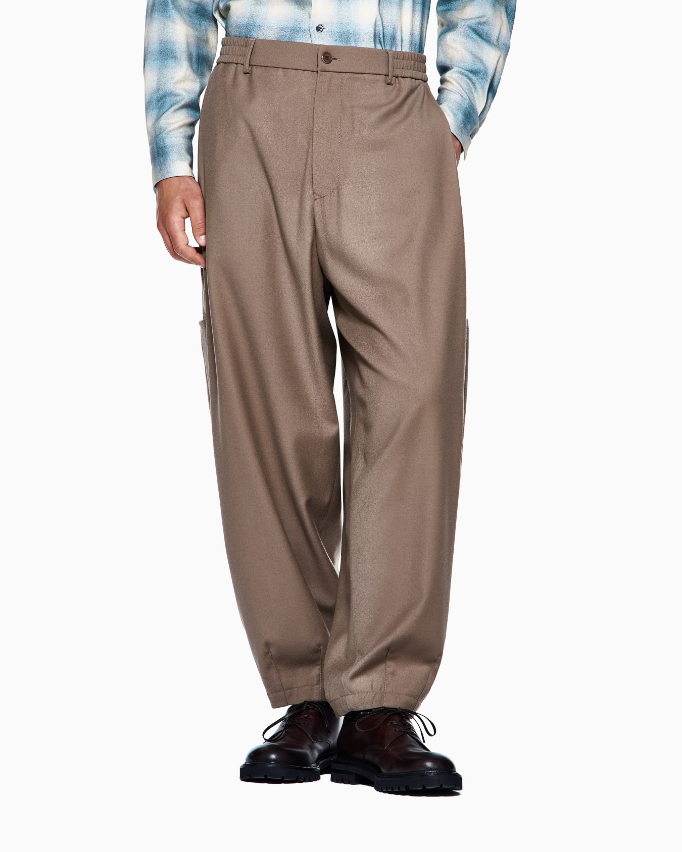 Pantaloni flat front in panno leggero di lana Slide 3