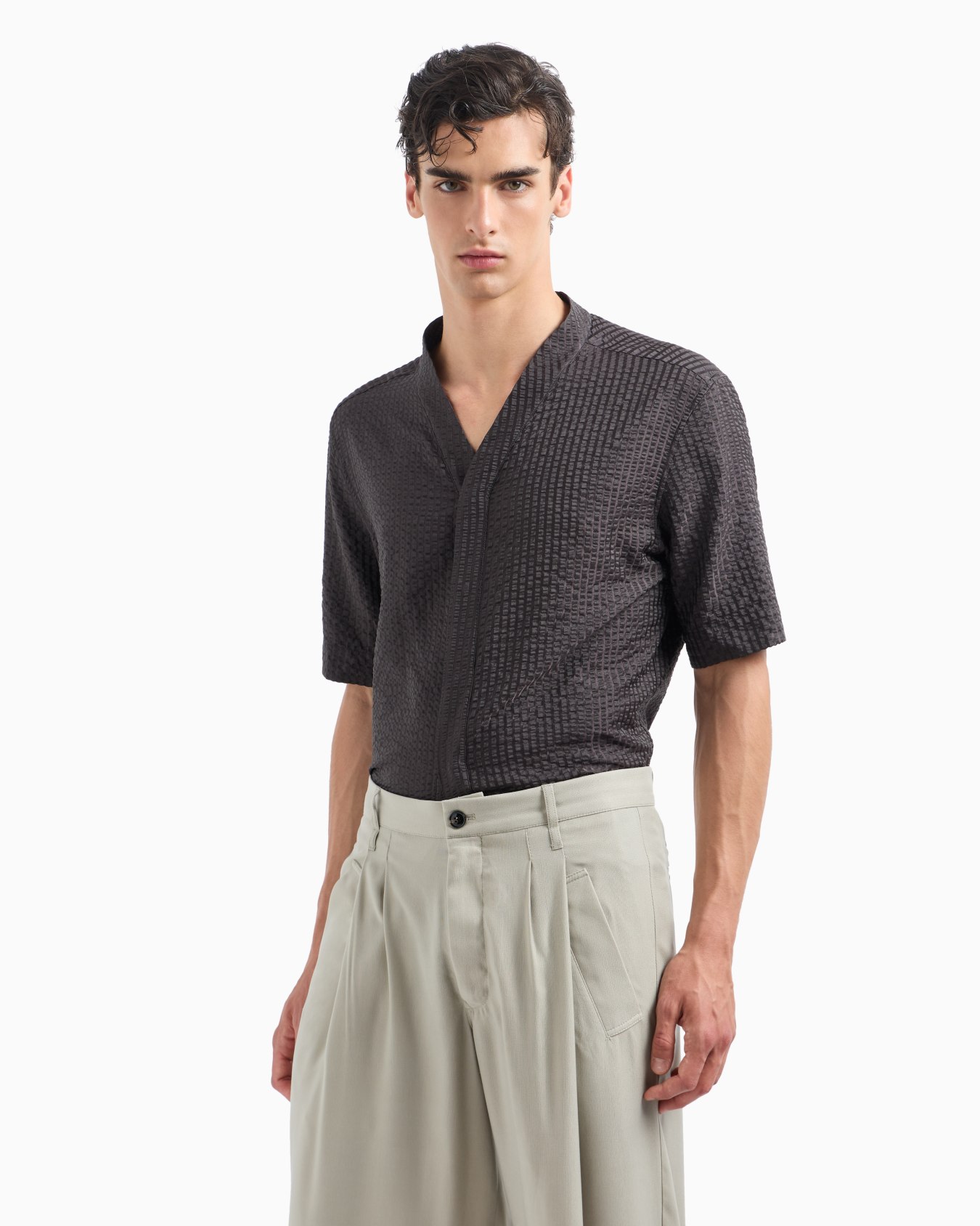 Short-sleeved cotton-seersucker blend shirt Slide 4