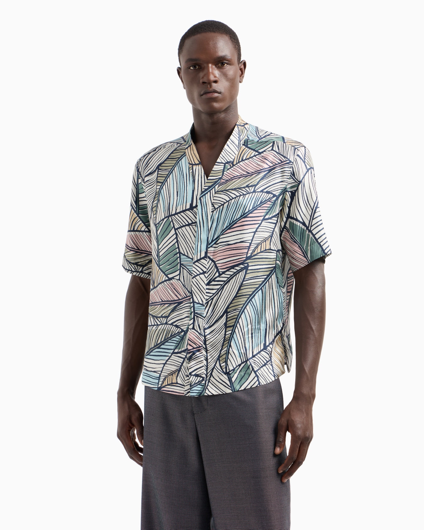 Camisa de seda estampada y manga corta Diapositiva 3