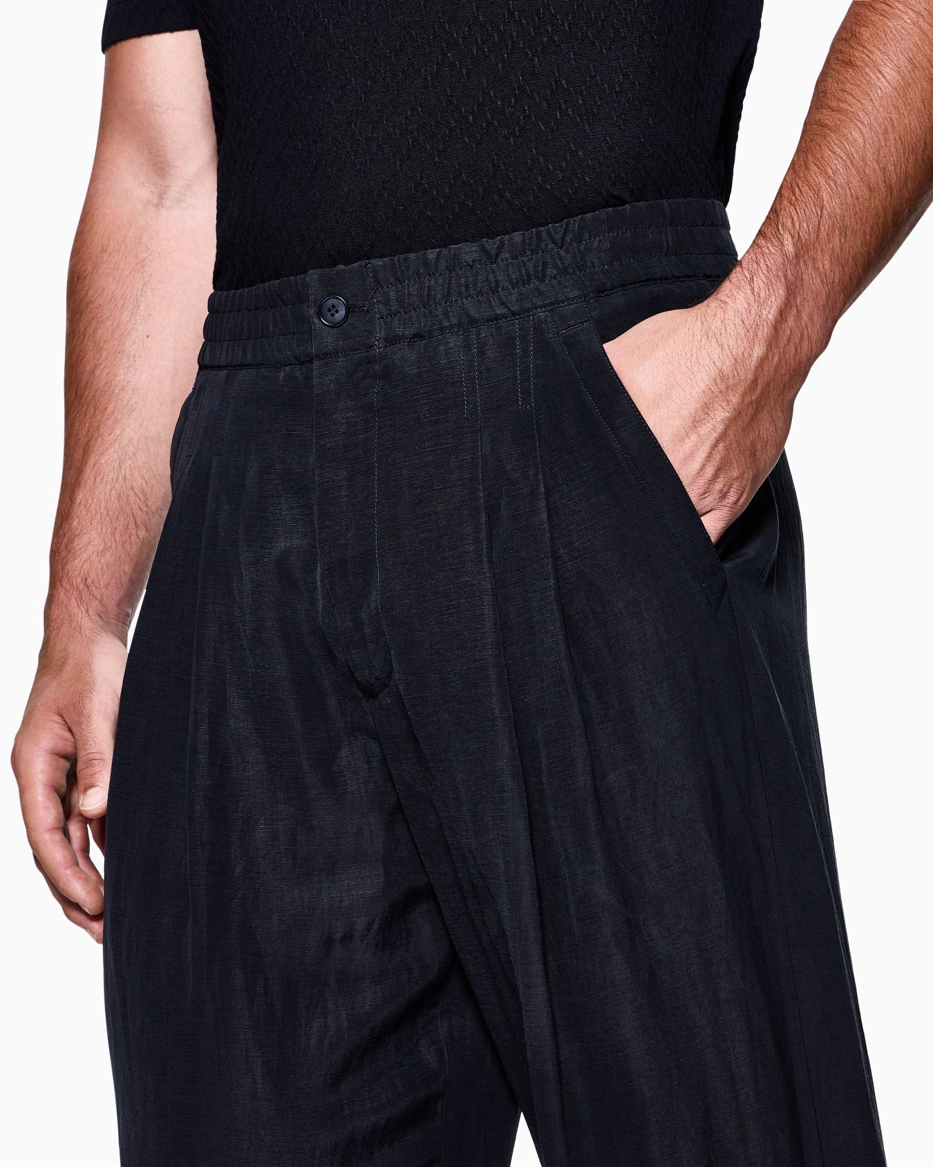 Double-pleat trousers in linen and Lyocell Slide 4
