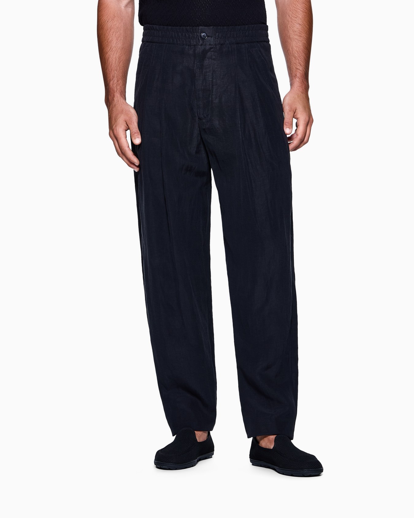 Double-pleat trousers in linen and Lyocell Slide 3