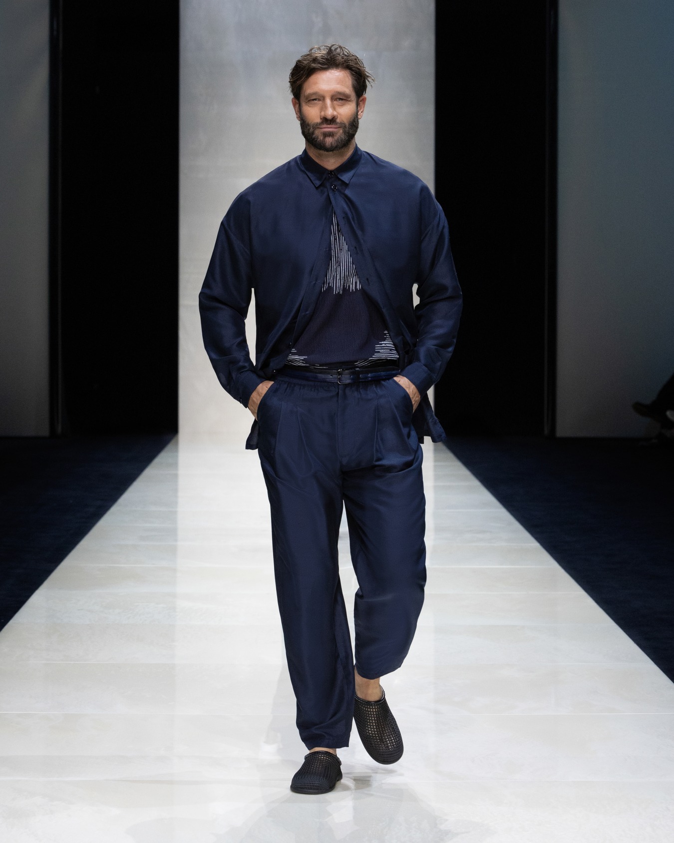 Silk shirt jacket Slide 6