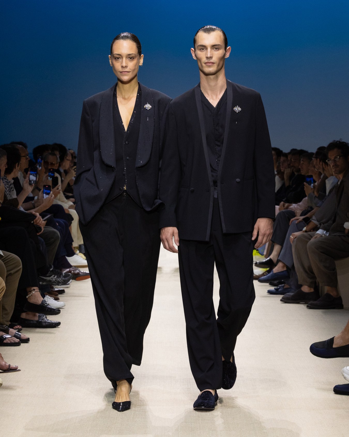 Pantalones de dos pinzas en crepé de lana Diapositiva 5