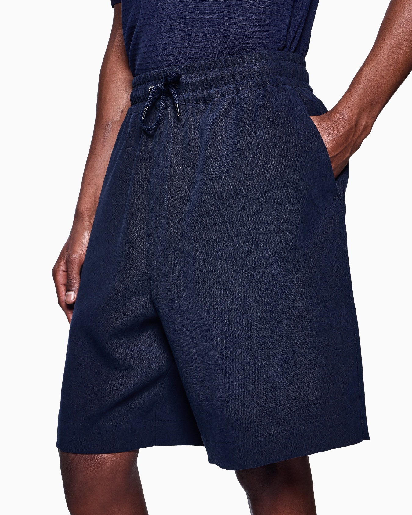 Linen canvas flat-front Bermuda shorts Slide 4