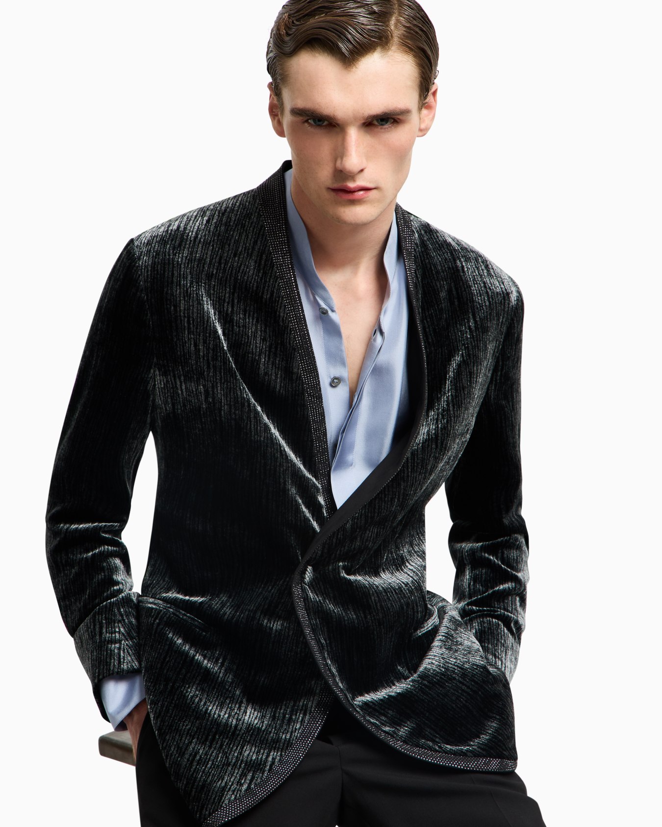 Upton Line lurex velvet and rhinestone tuxedo jacket Slide 5