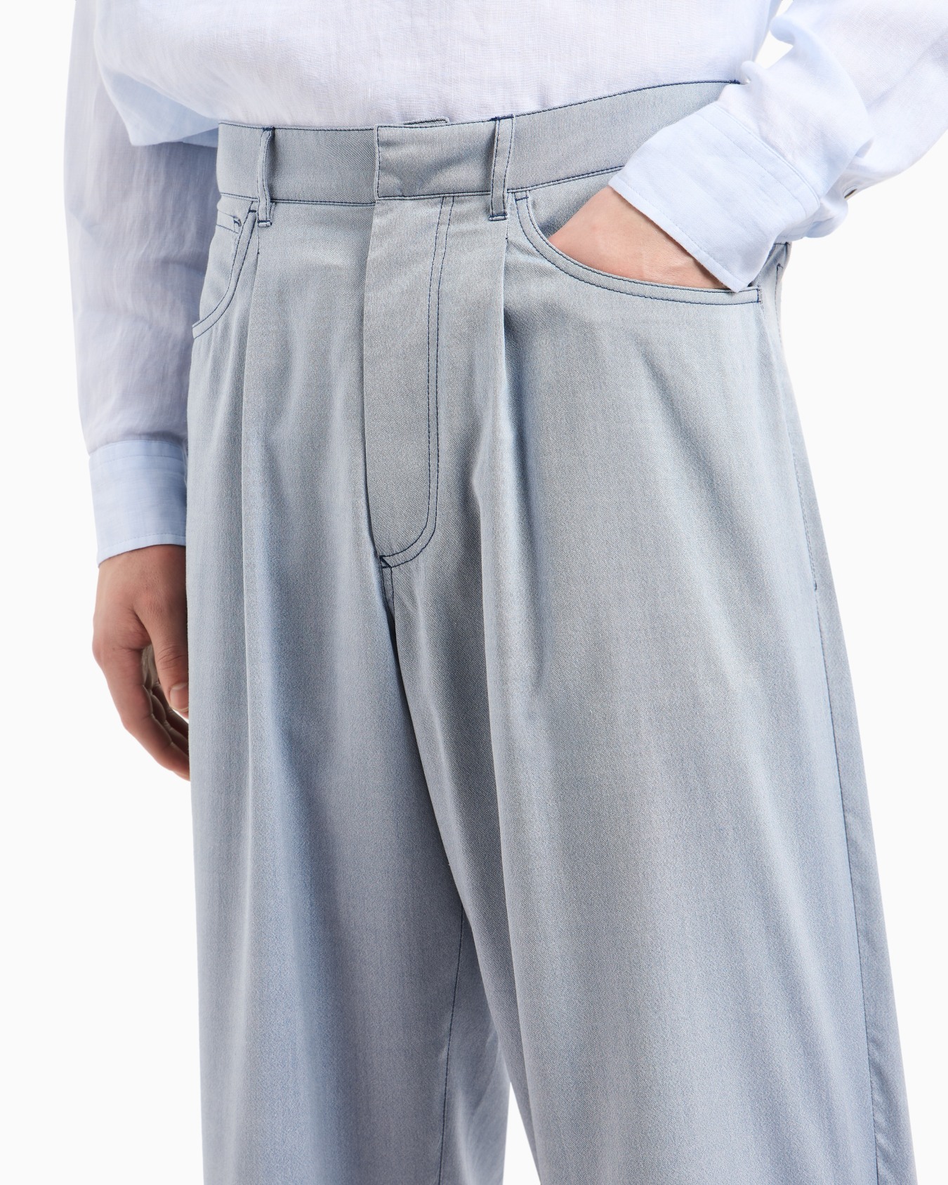 Single-pleat, silk canvas trousers Slide 5