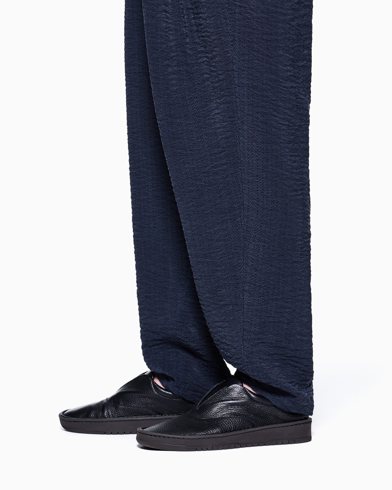 Jacquard cupro flat-front trousers Slide 4