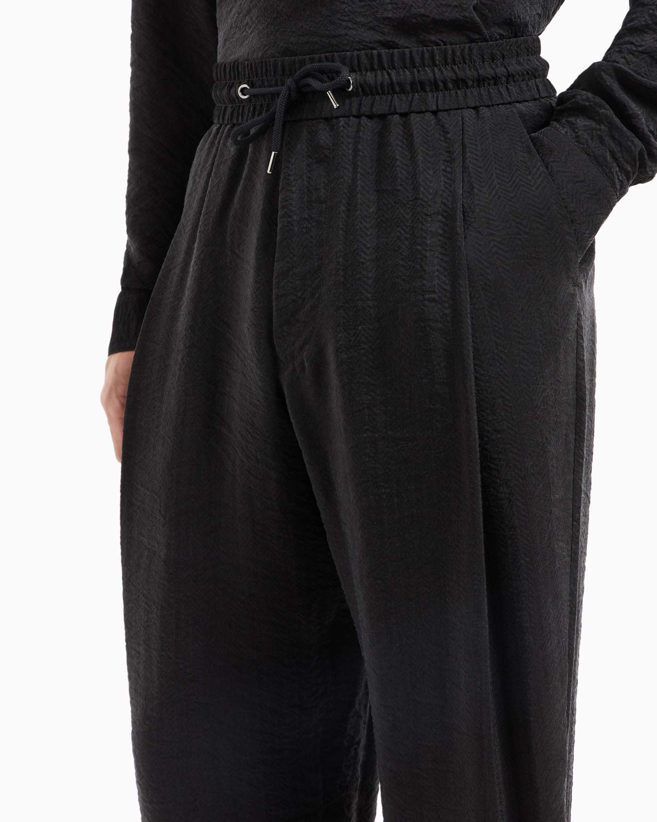 Flatfront-Hose aus Cupro in Jacquard-Stoff-Verarbeitung Folie 5
