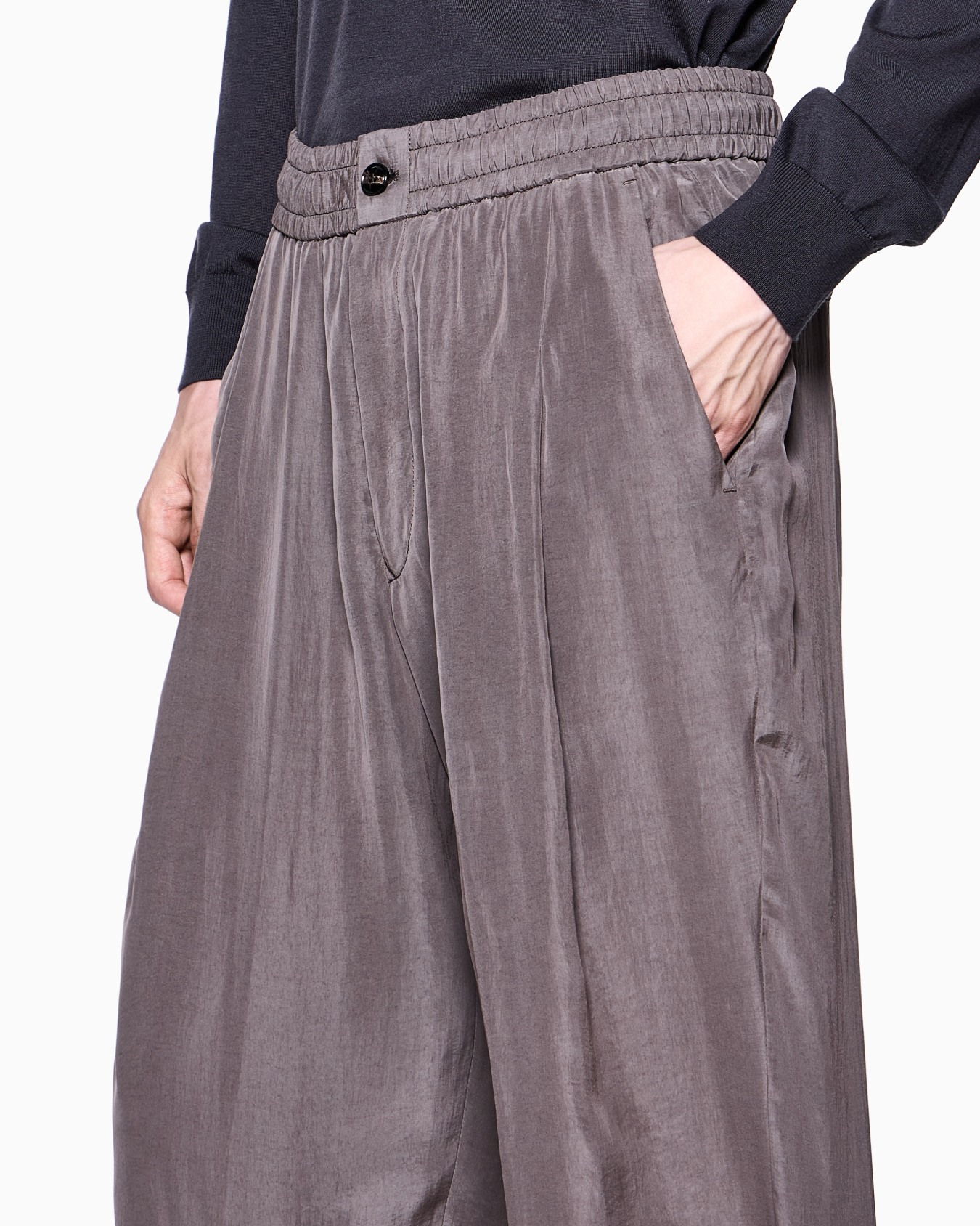 Flat-front trousers in faded Lyocell canvas Slide 4