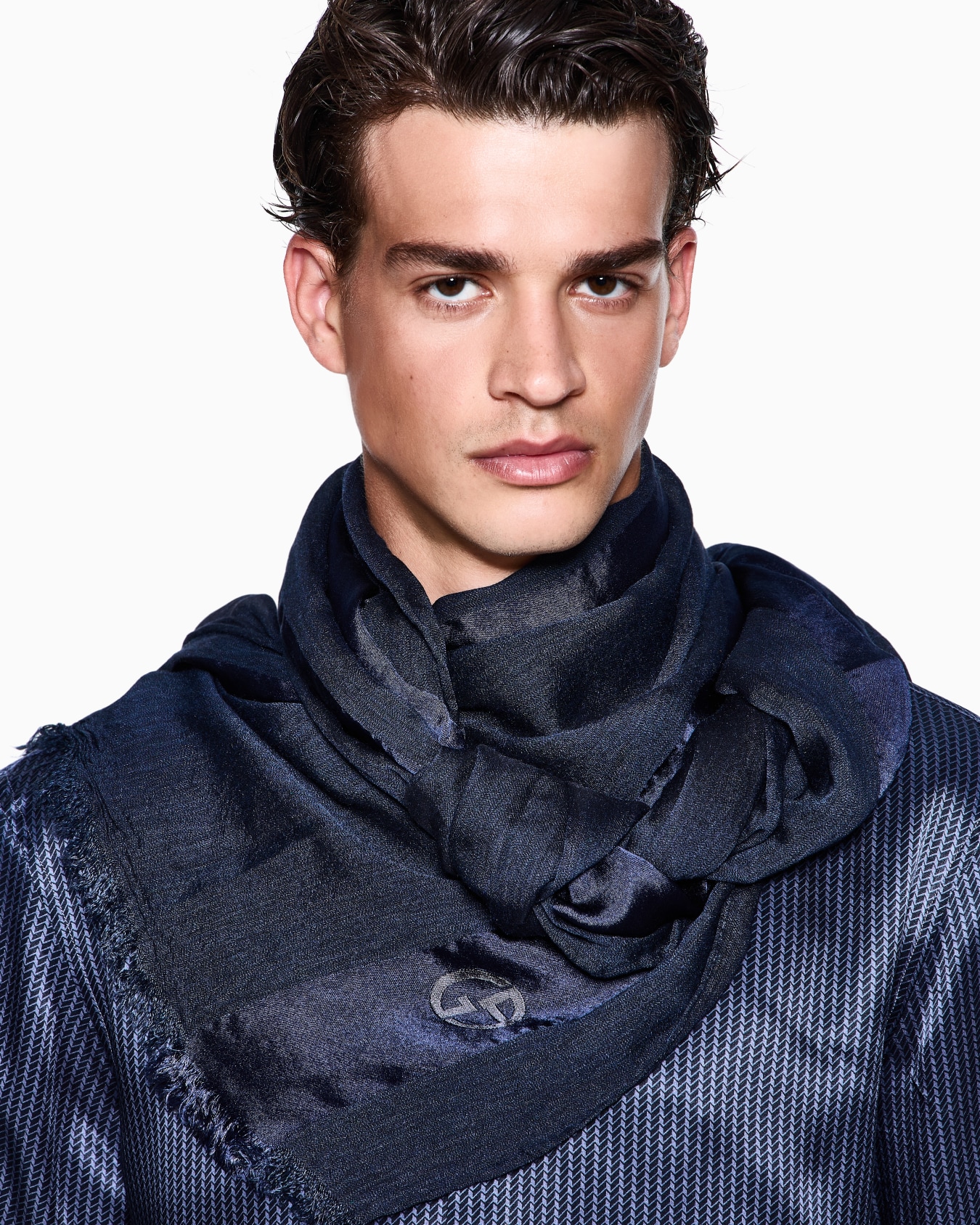 Silk and viscose stole  Slide 2