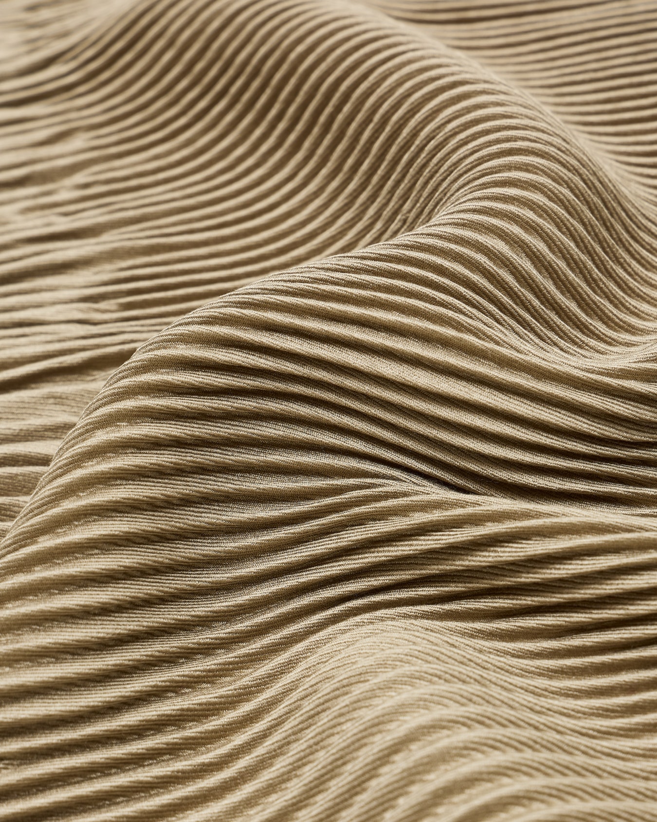 Pleated silk scarf Slide 1