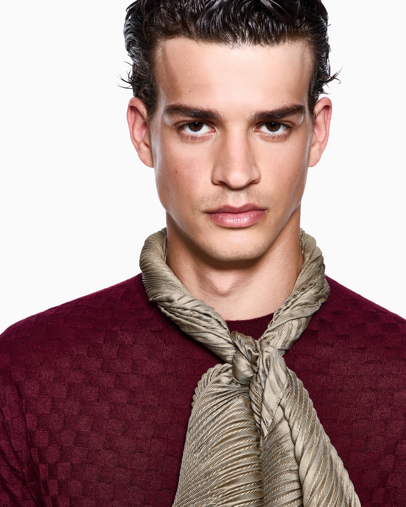 Pleated silk scarf Slide 2