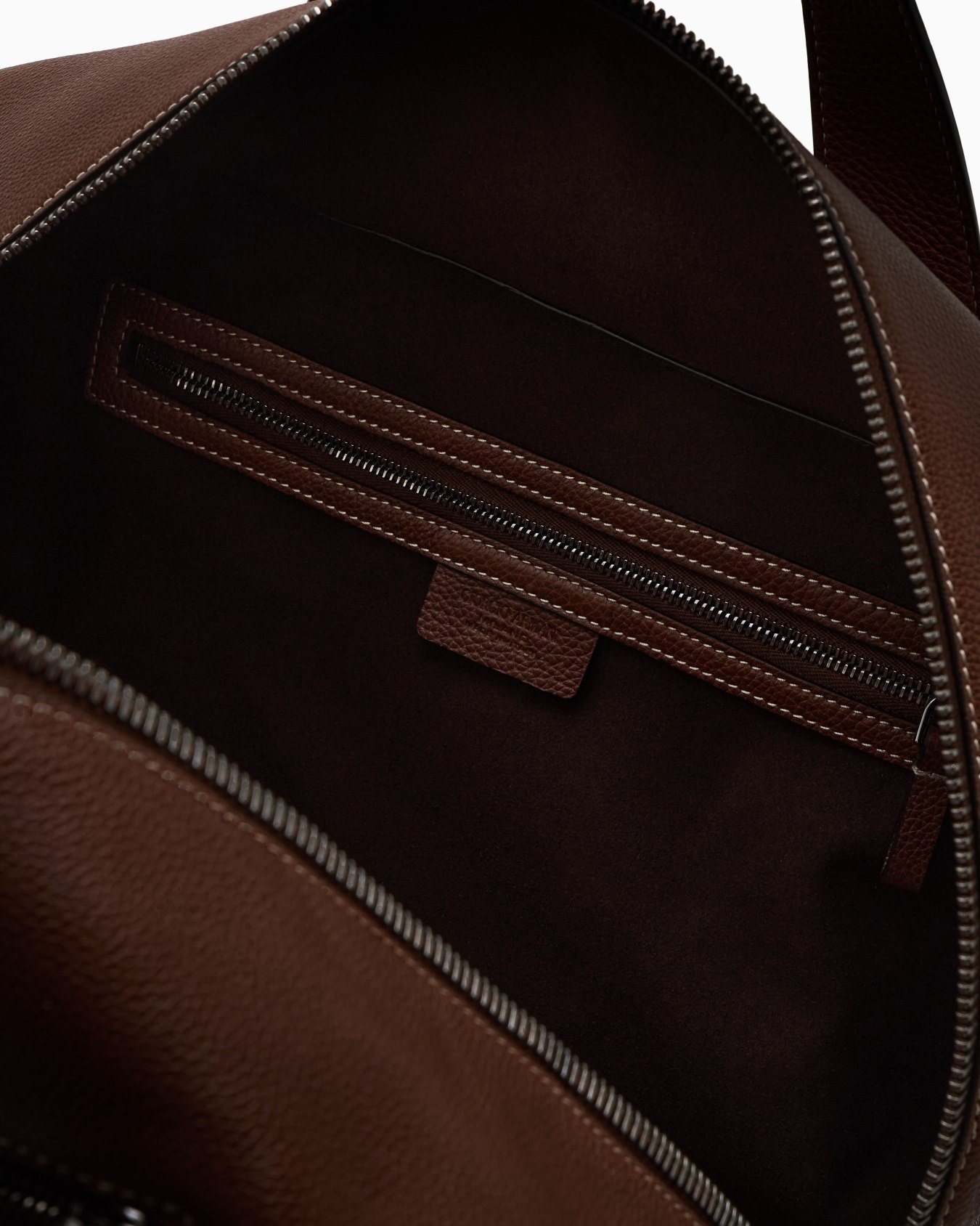 Pebbled leather duffel bag Slide 3