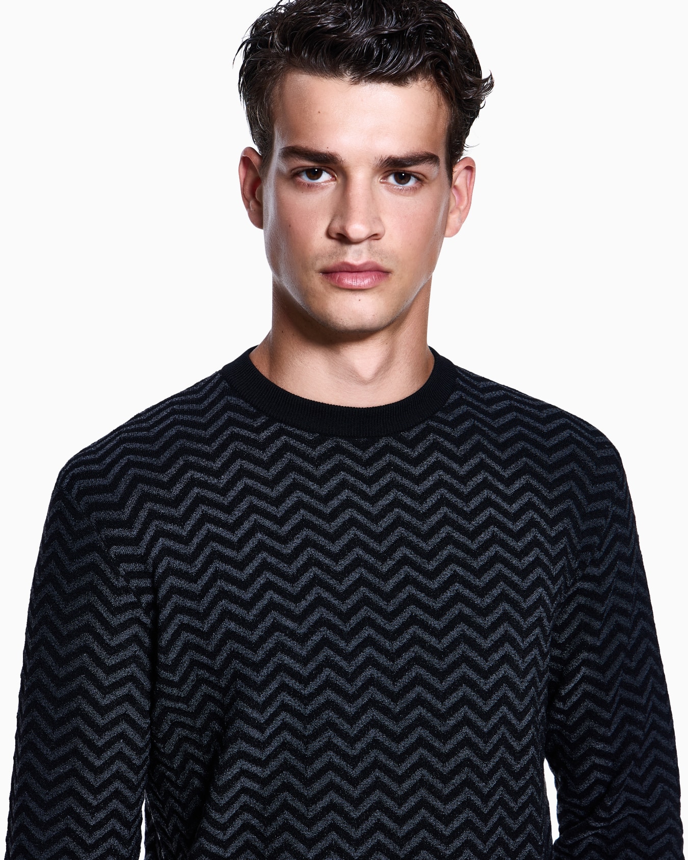 Maglia girocollo in lana vergine chevron vanisé Slide 4