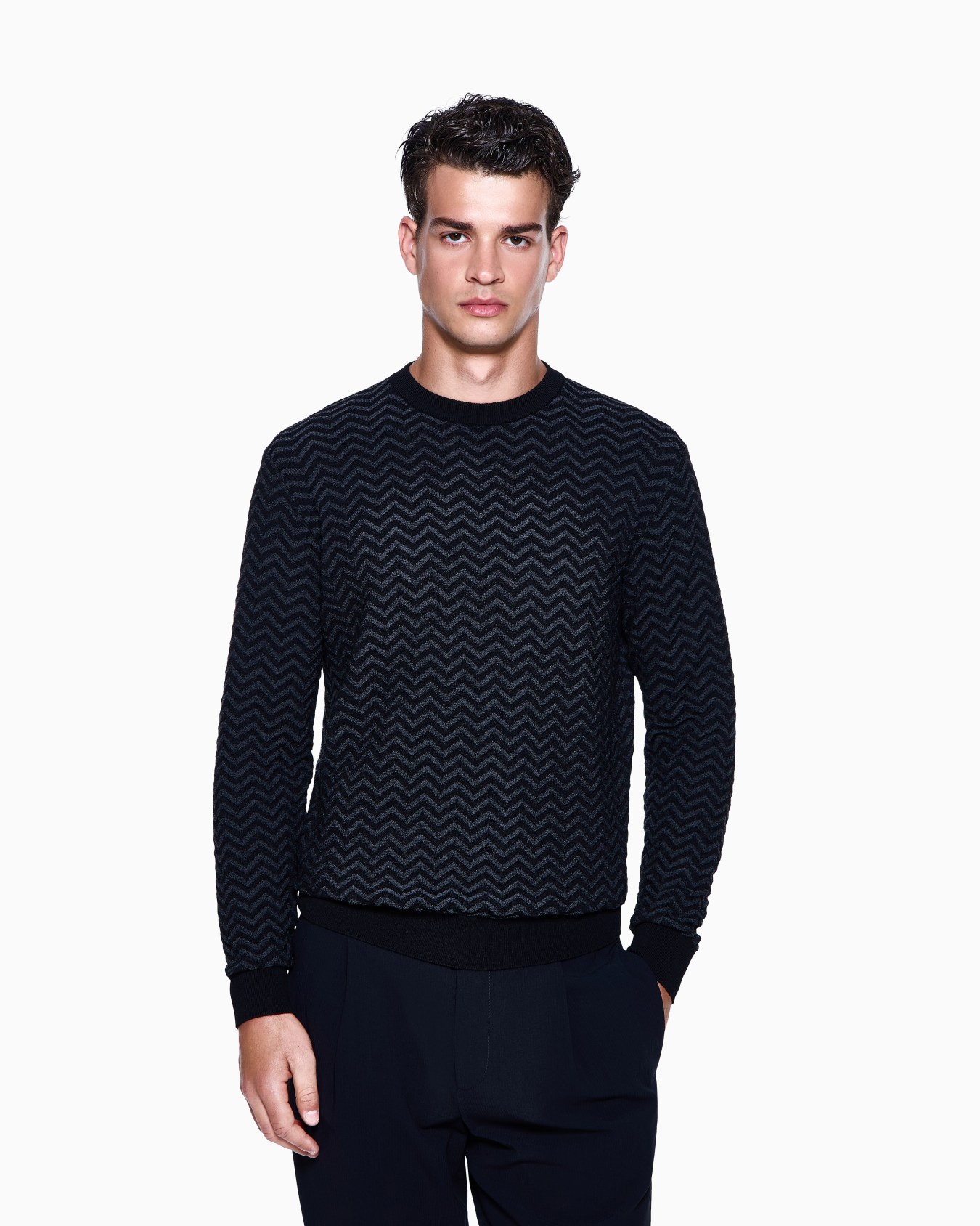 Maglia girocollo in lana vergine chevron vanisé Slide 3