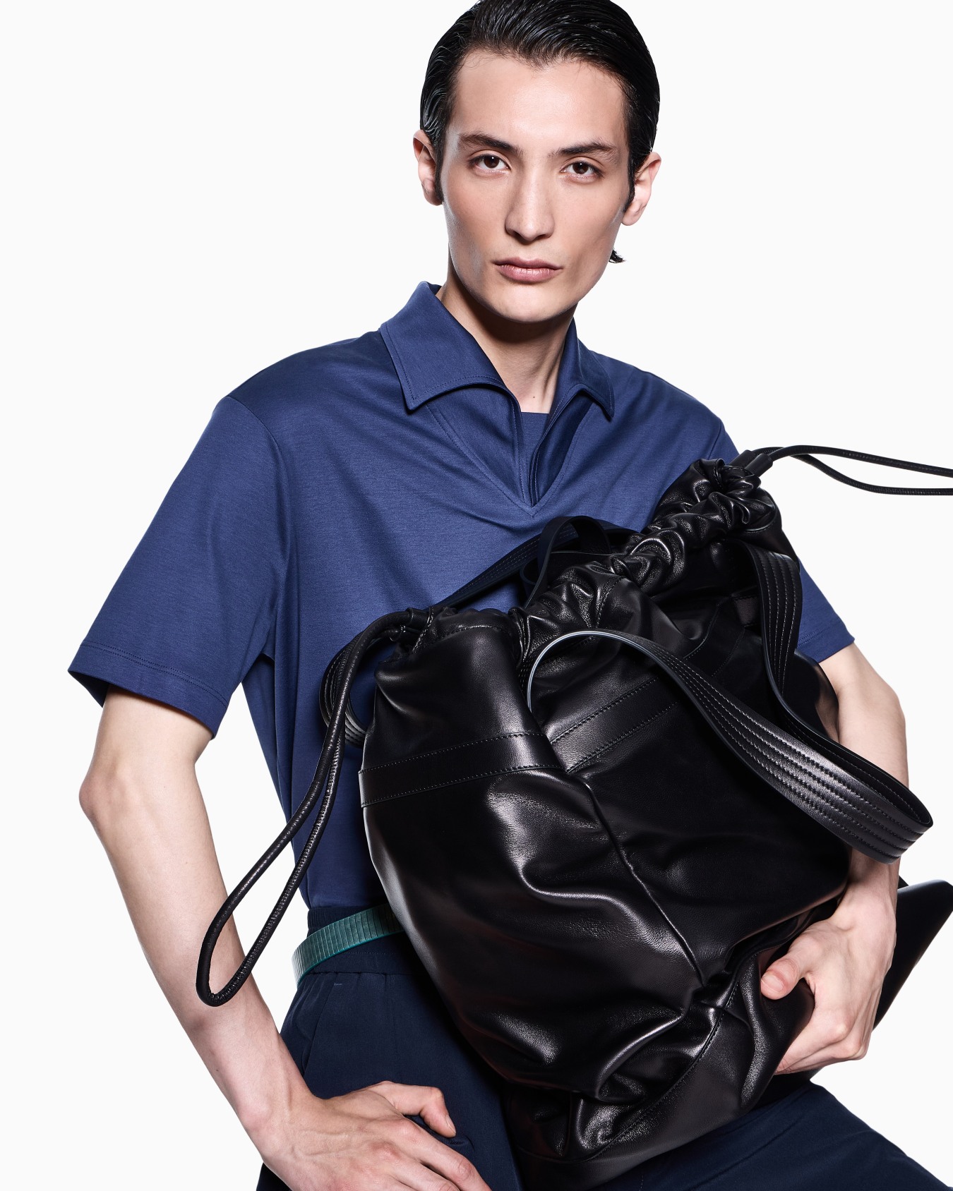 Short-sleeved polo shirt in organic cotton jersey Slide 5