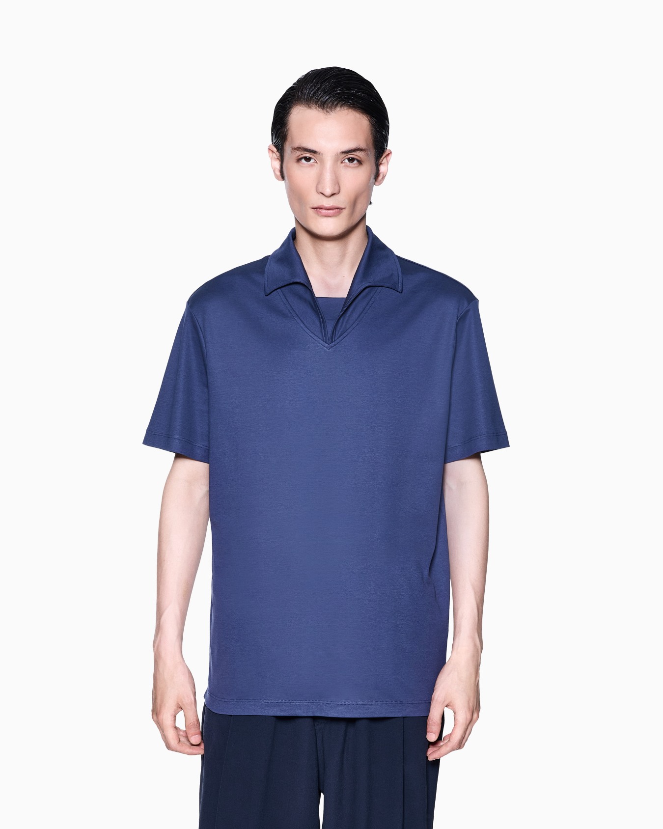 Short-sleeved polo shirt in organic cotton jersey Slide 3