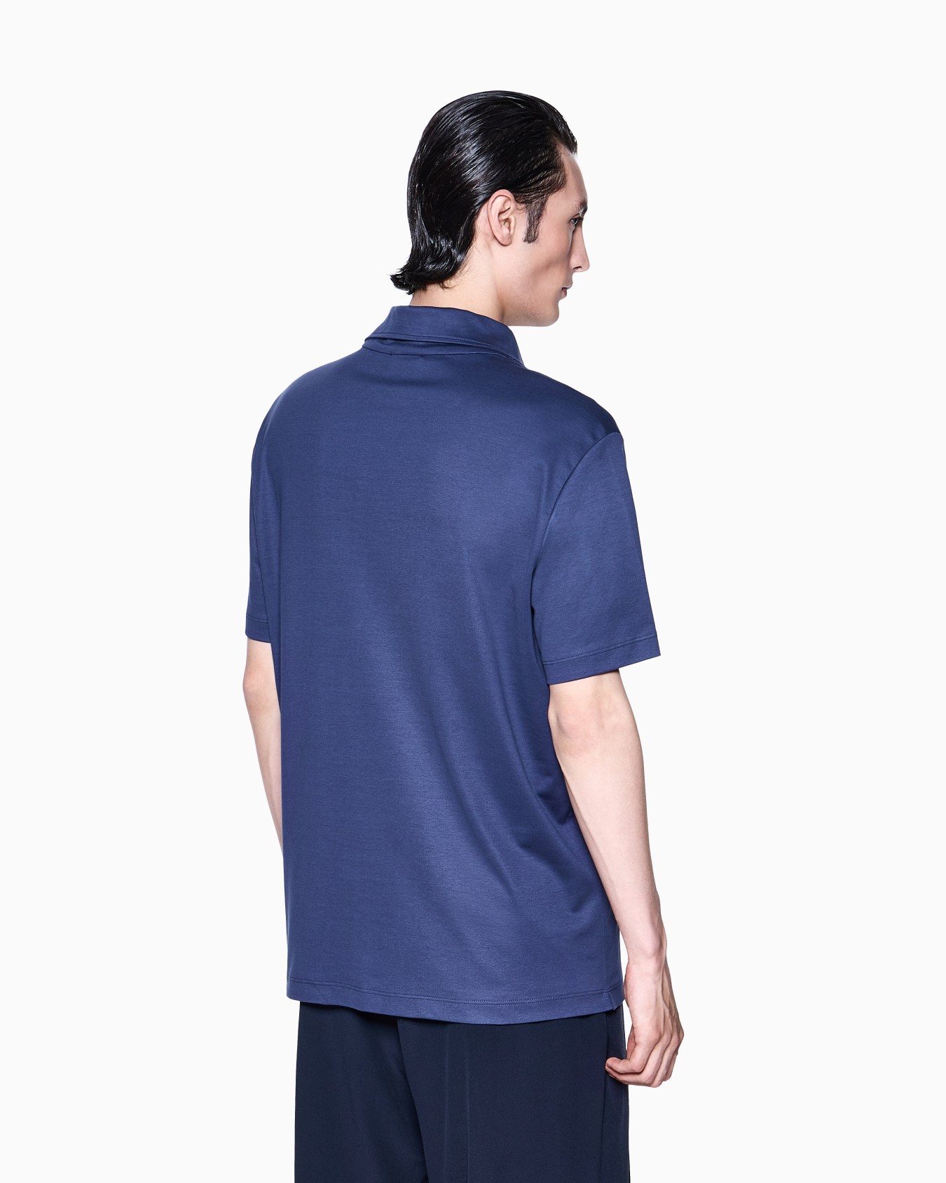 Short-sleeved polo shirt in organic cotton jersey Slide 2