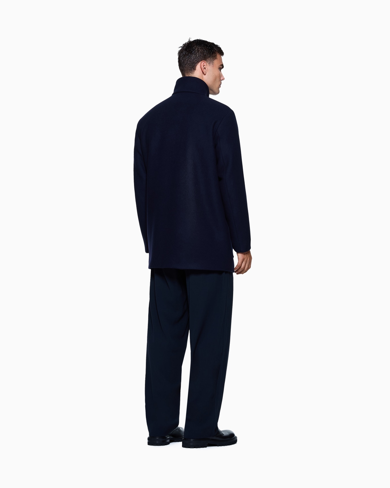 Pea coat in virgin wool and cashmere cloth Slide 2