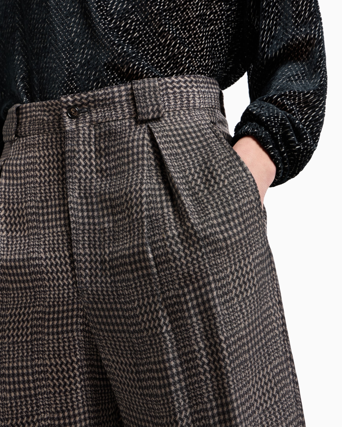 Houndstooth viscose one-pleat trousers Slide 5