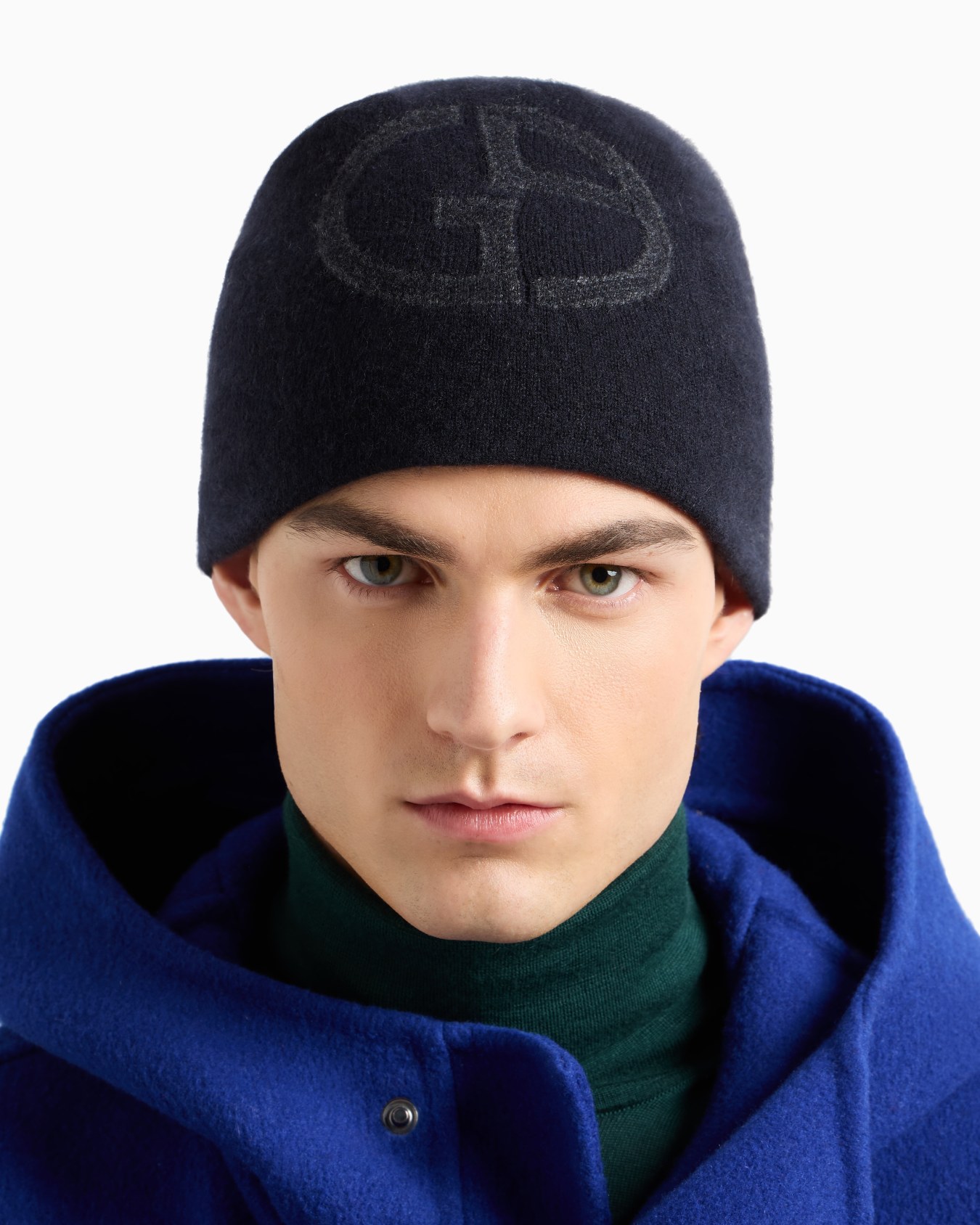 Beanie in cashmere con logo GA intarsiato Slide 3