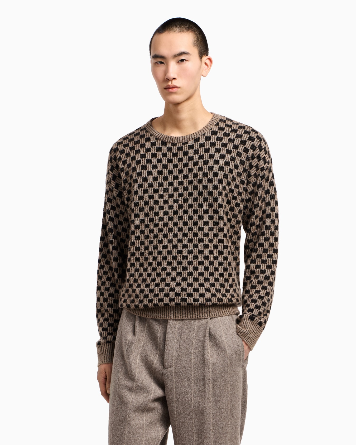 Crew-neck jumper in cashmere and silk blend jacquard Slide 4