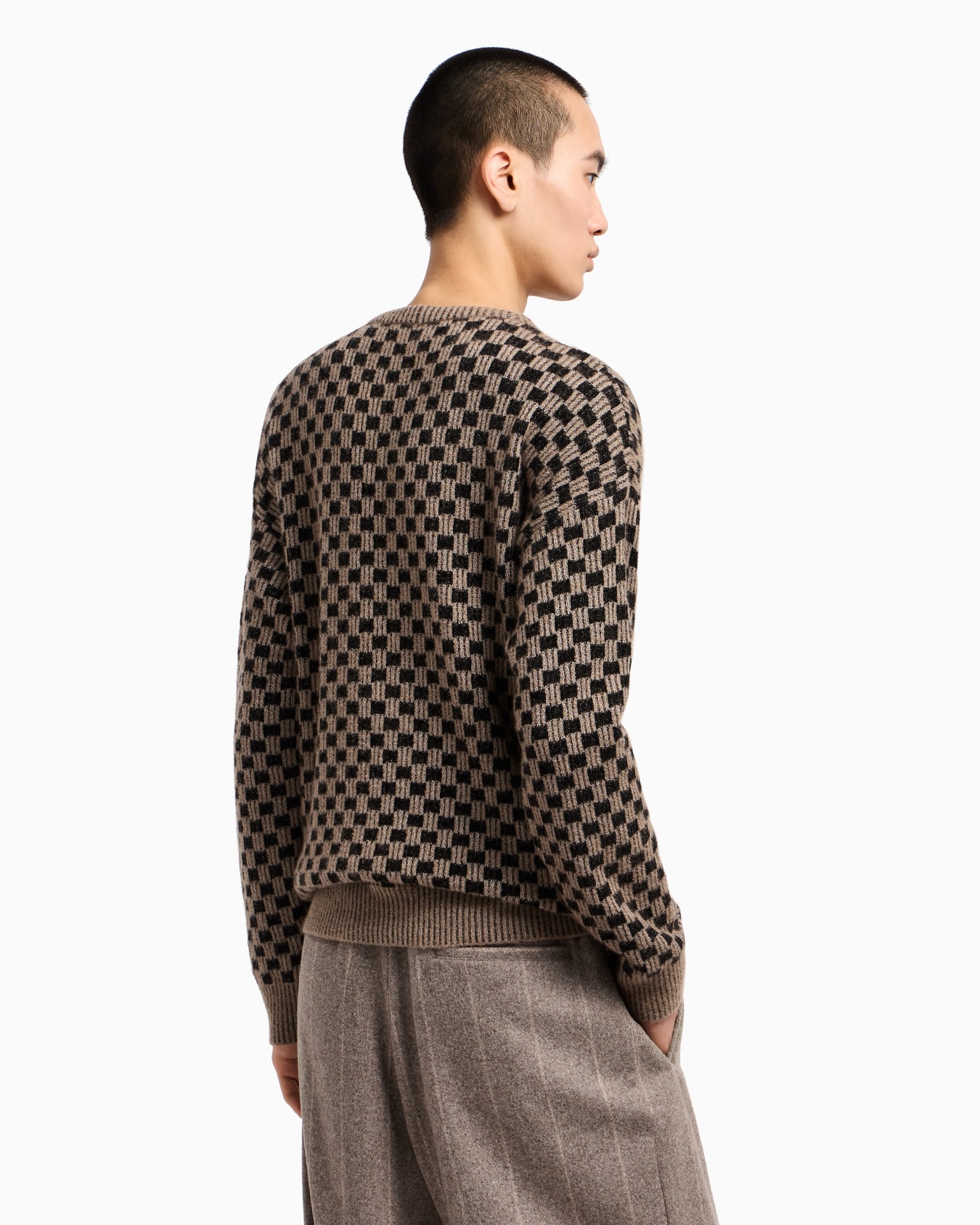 Crew-neck jumper in cashmere and silk blend jacquard Slide 3