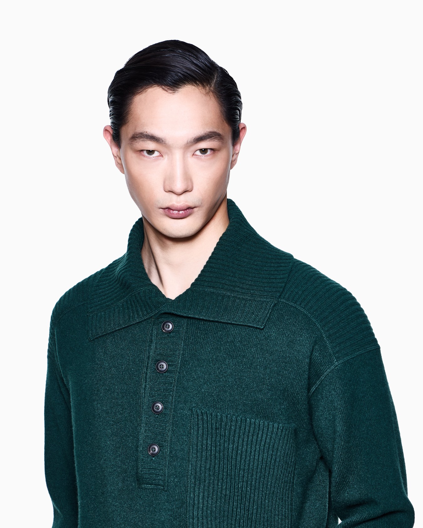 Oberteil mit Knöpfen, gefertigt aus Schurwolle und Kaschmir Folie 4