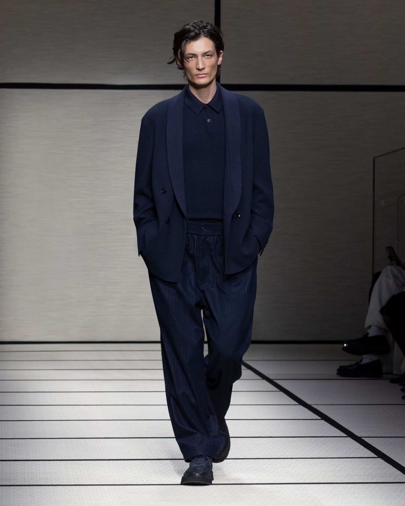 Long-sleeved polo shirt in virgin wool and cashmere Slide 6